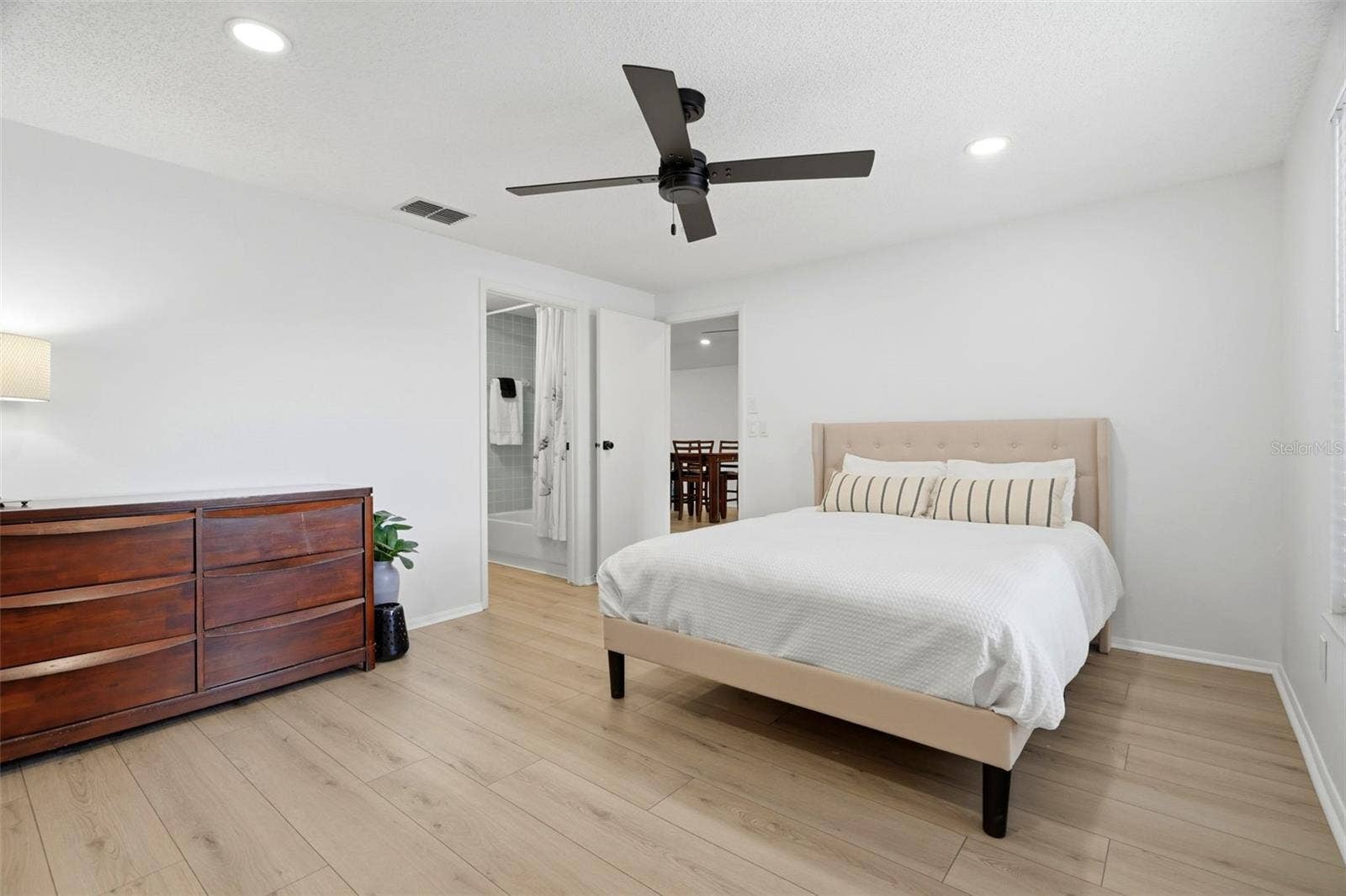 770 ARTHURS COURT, Tarpon Springs, FL 34689 Primary Bedroom with ensuite door to Bathroom