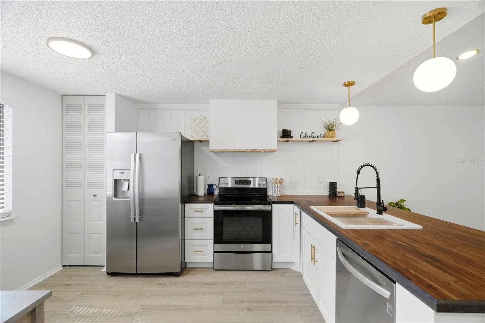770 ARTHURS COURT, Tarpon Springs, FL 34689 Open Kitchen