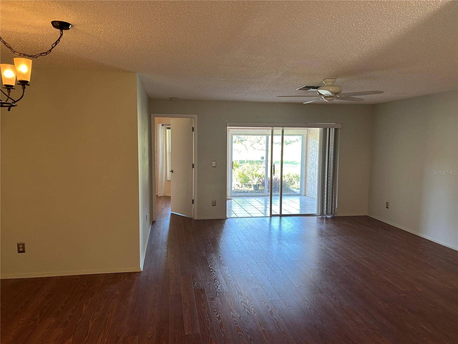 1130 RUSTLEWOOD COURT, Palm Harbor, FL 34684 Living Room