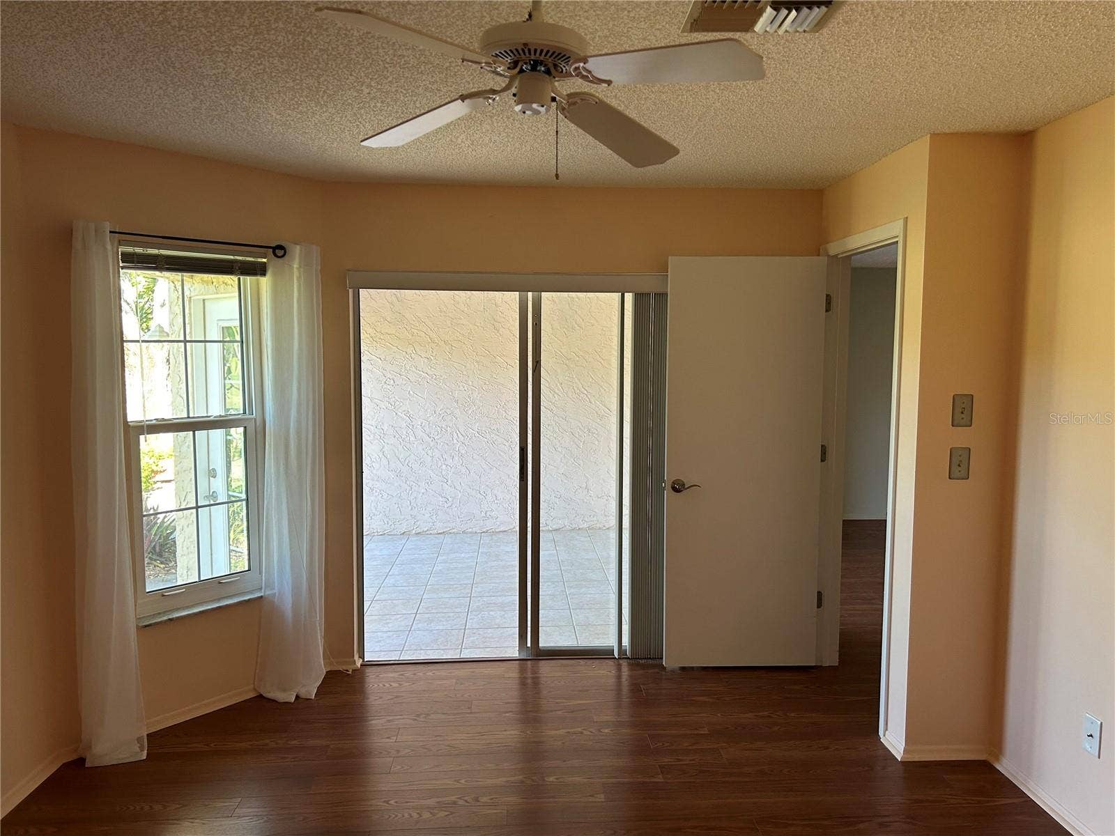 1130 RUSTLEWOOD COURT, Palm Harbor, FL 34684 Slider off Master to Sunroom