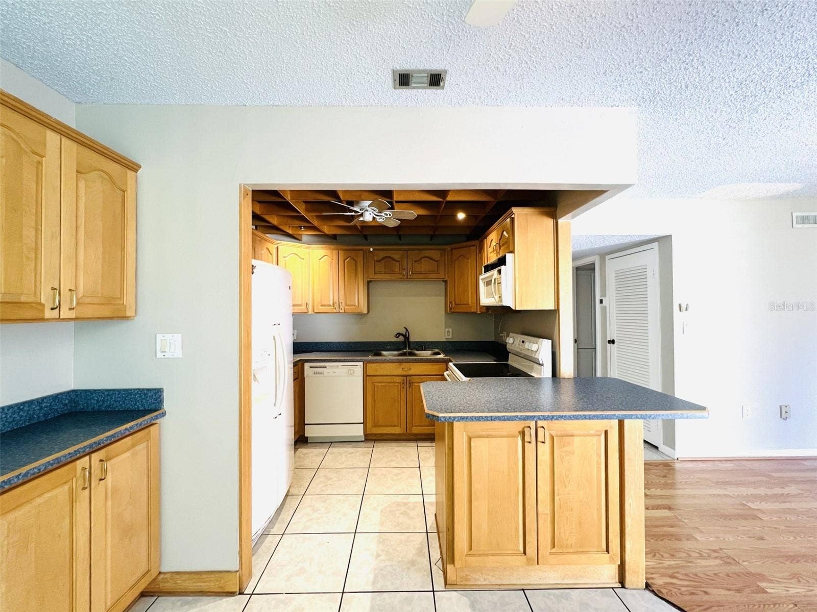 387 S MCMULLEN BOOTH ROAD, #14, Clearwater, FL 33759 387 S MCMULLEN BOOTH ROAD, #14, Clearwater, FL 33759