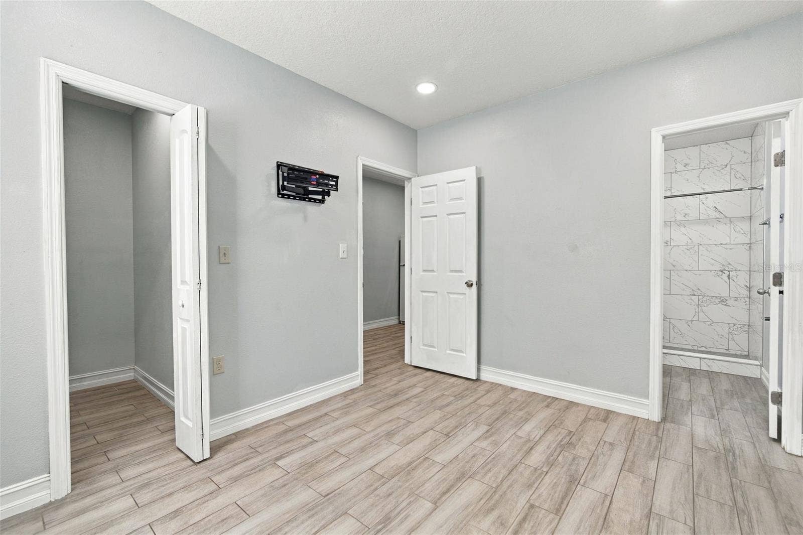 1411 E 24TH AVENUE, Tampa, FL 33605 1411 E 24TH AVENUE, Tampa, FL 33605