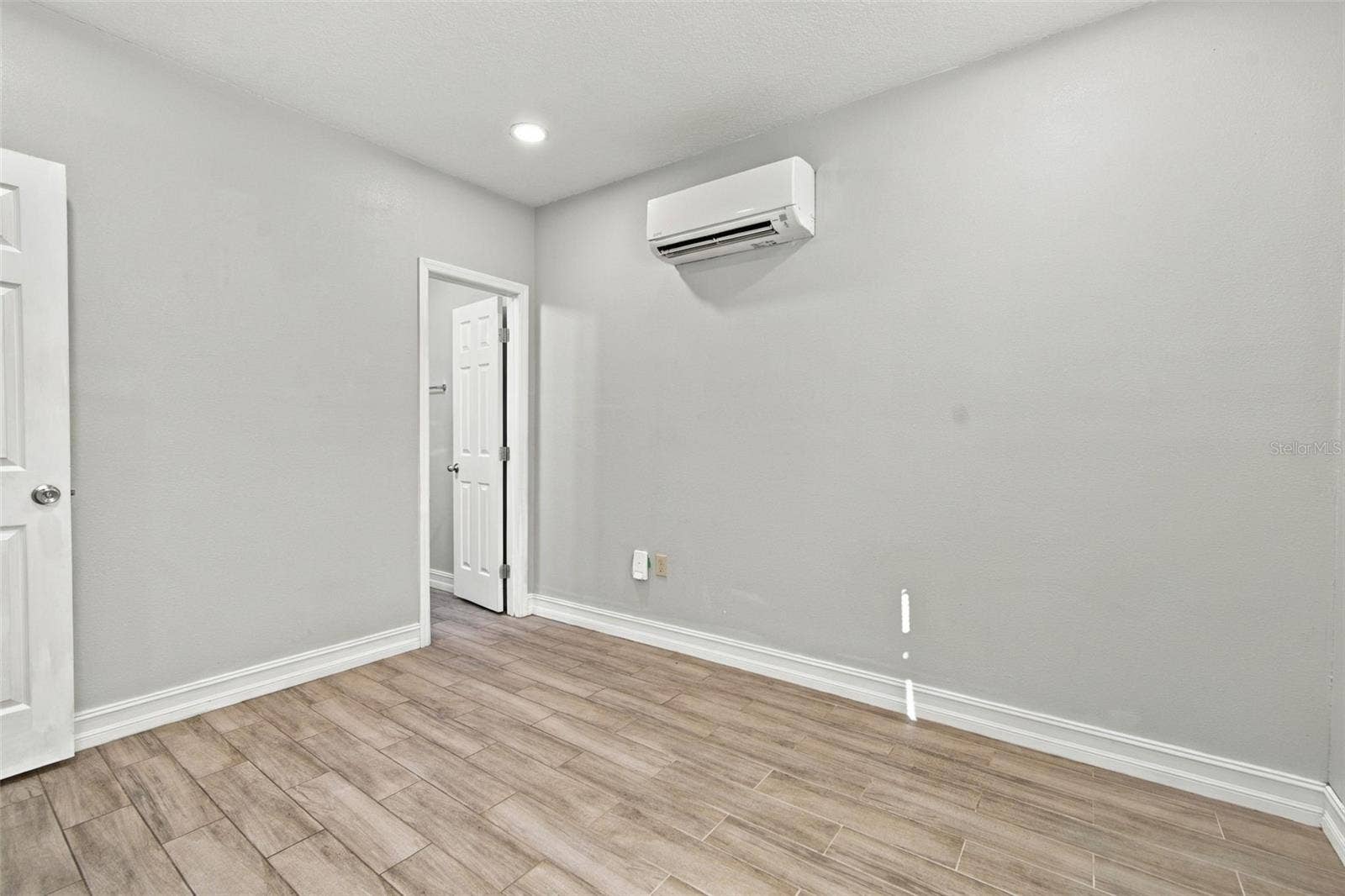 1411 E 24TH AVENUE, Tampa, FL 33605 1411 E 24TH AVENUE, Tampa, FL 33605