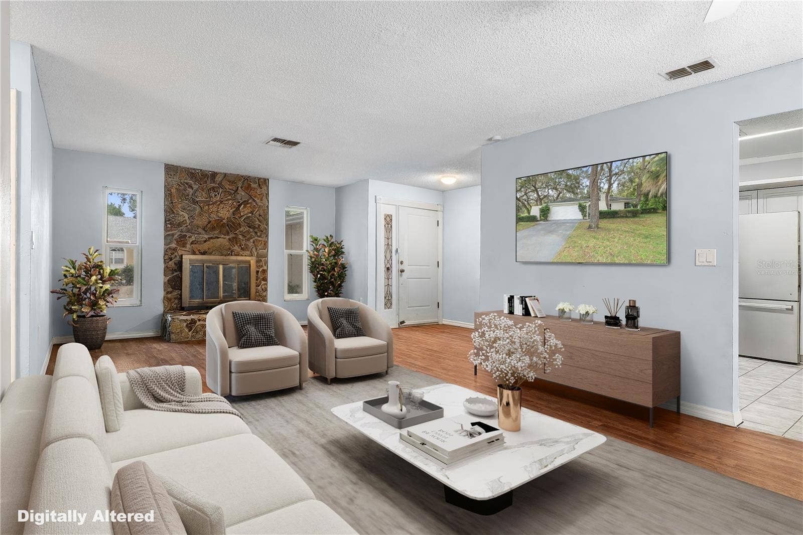 Virtually staged - new floors, furniture