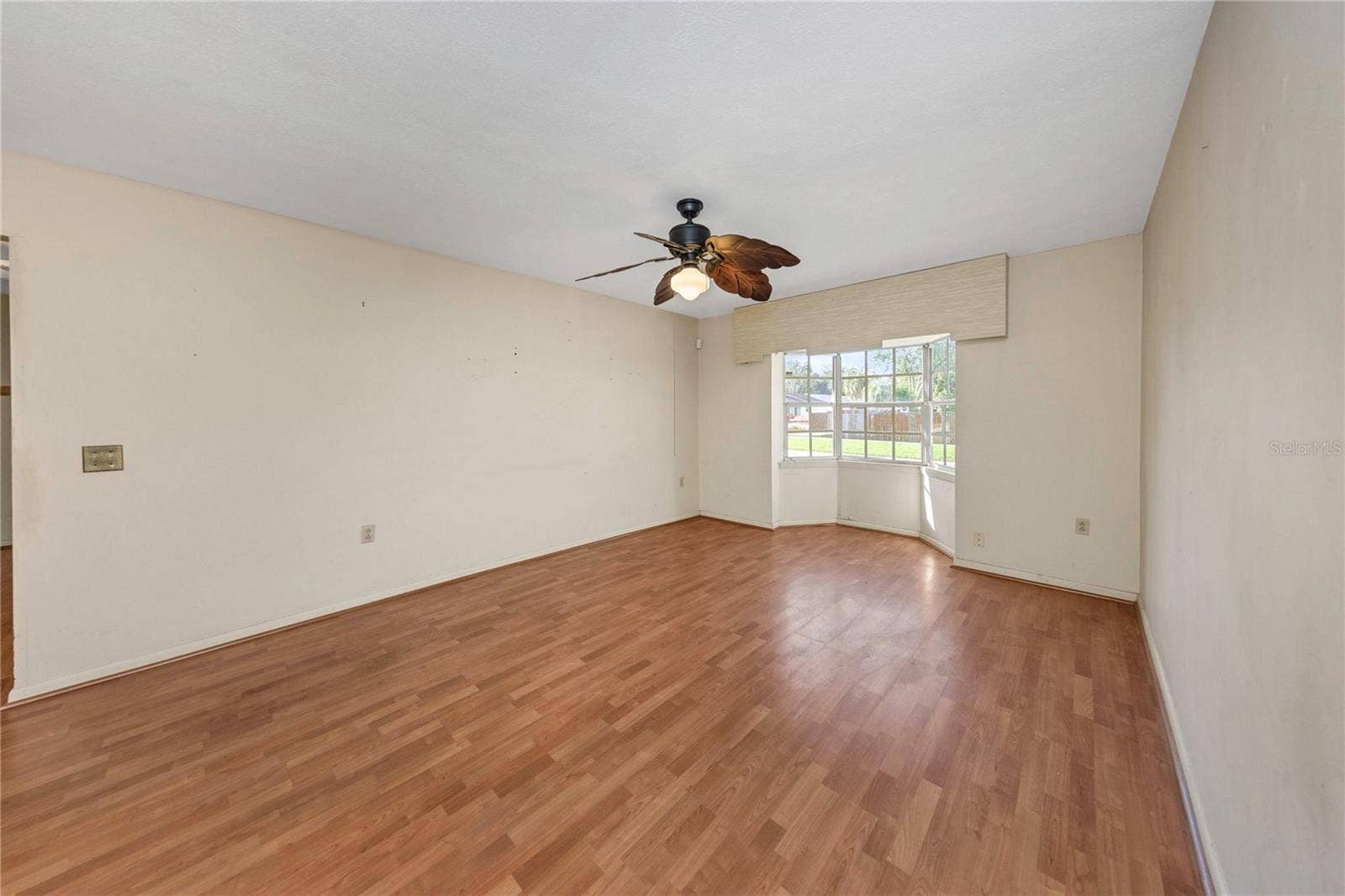 406 DEWOLF ROAD, Brandon, FL 33511 Living Room