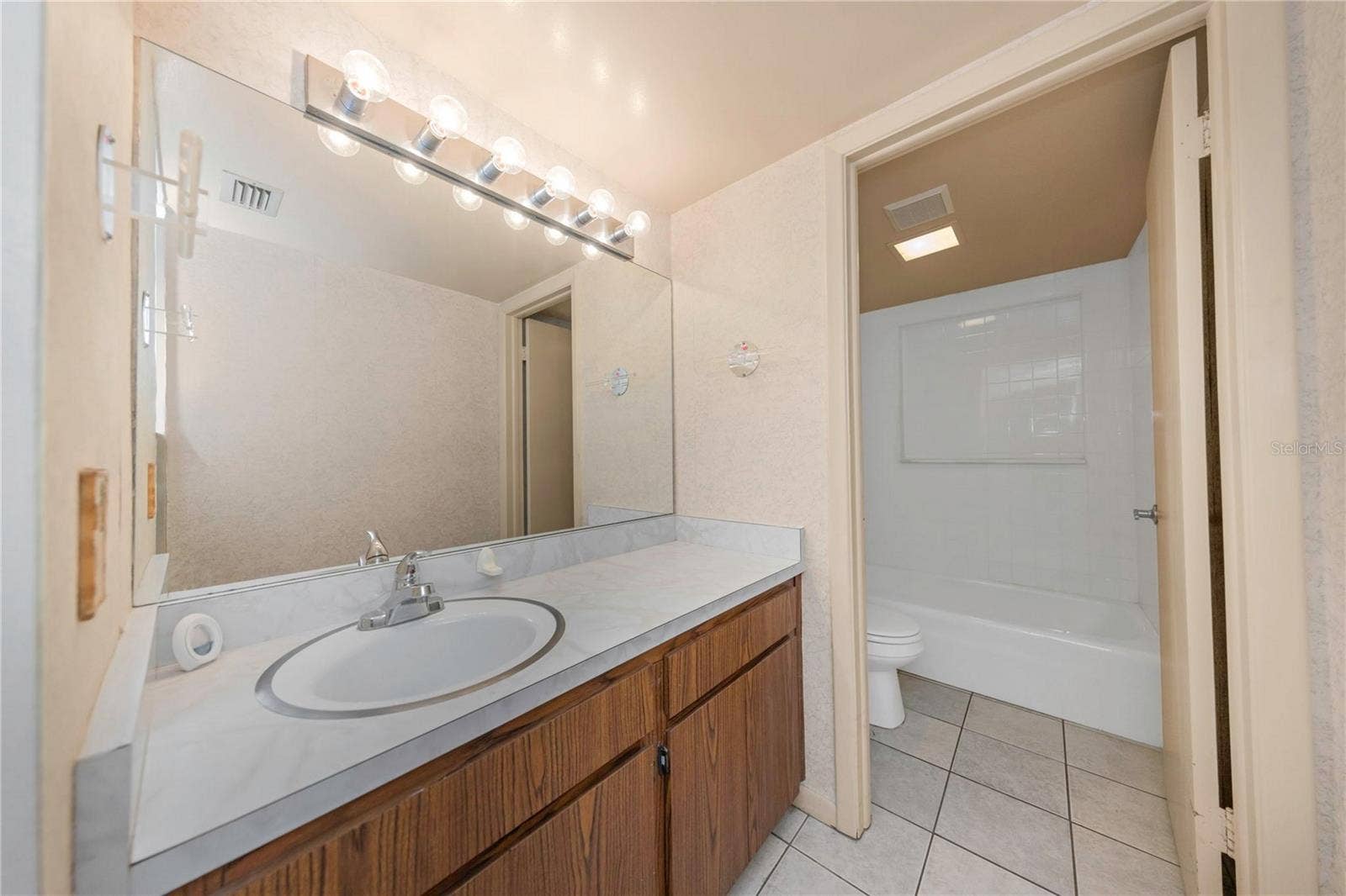 406 DEWOLF ROAD, Brandon, FL 33511 Bathroom #2 - Vanity