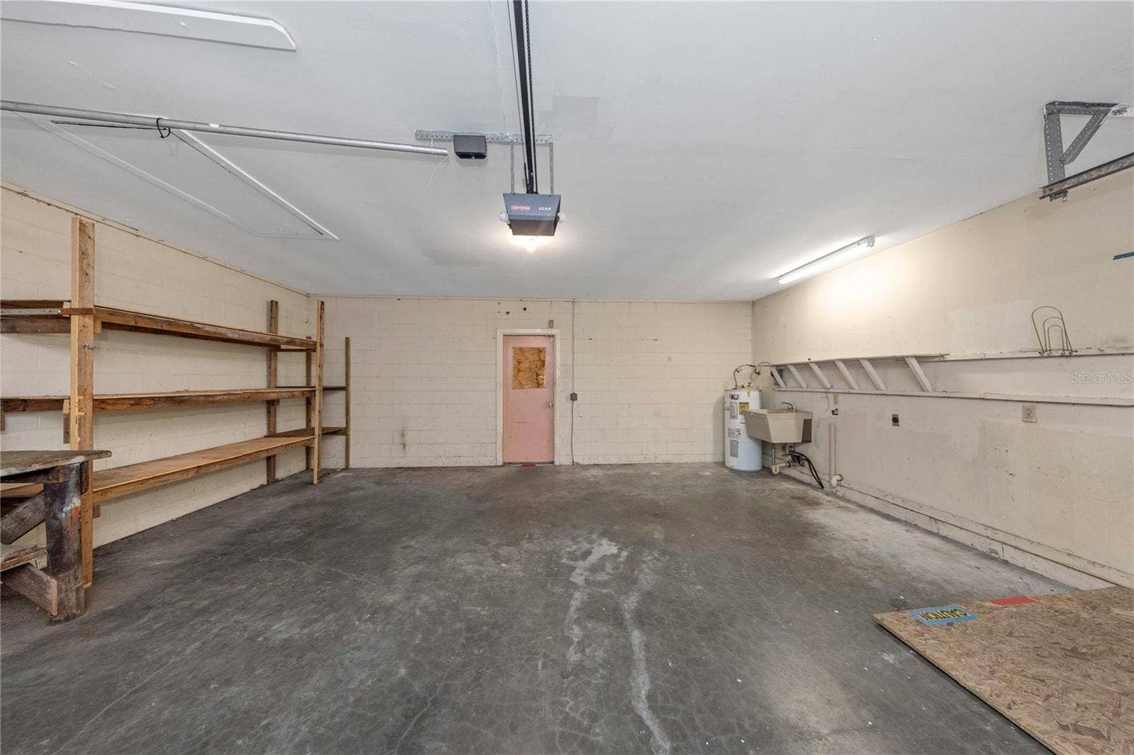 406 DEWOLF ROAD, Brandon, FL 33511 Garage
