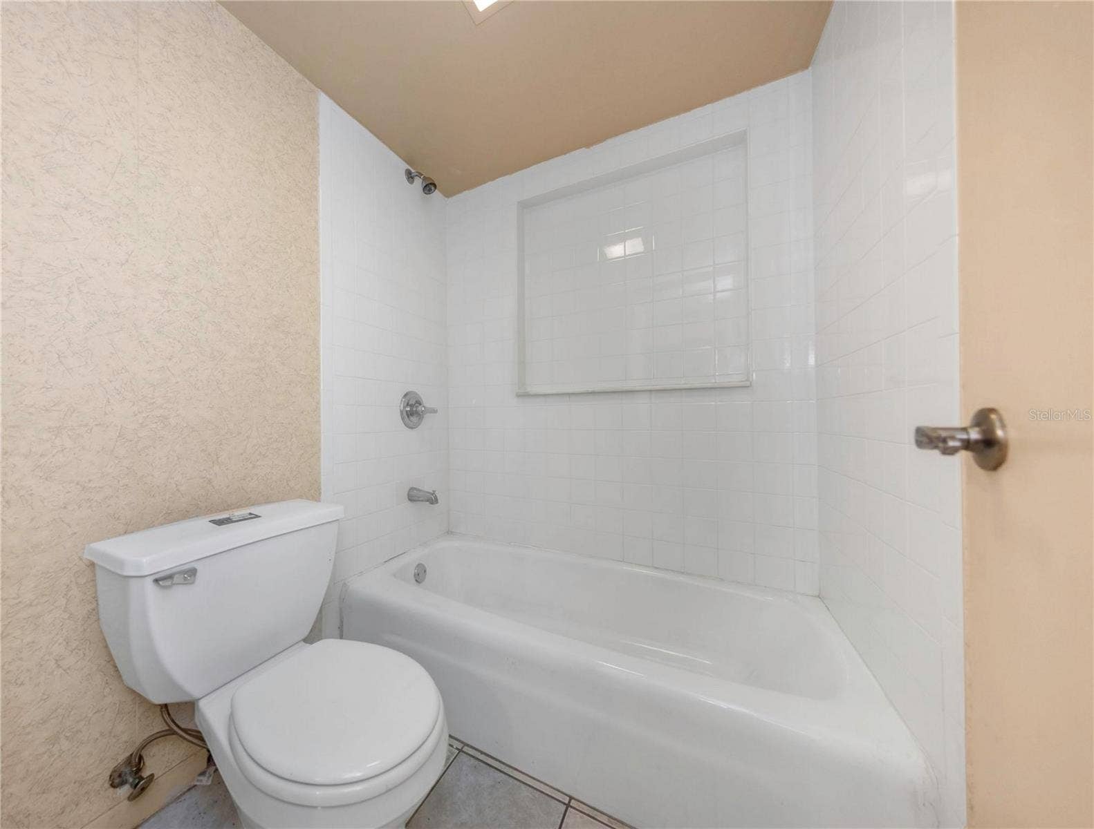 406 DEWOLF ROAD, Brandon, FL 33511 Bathroom #2 - Tub