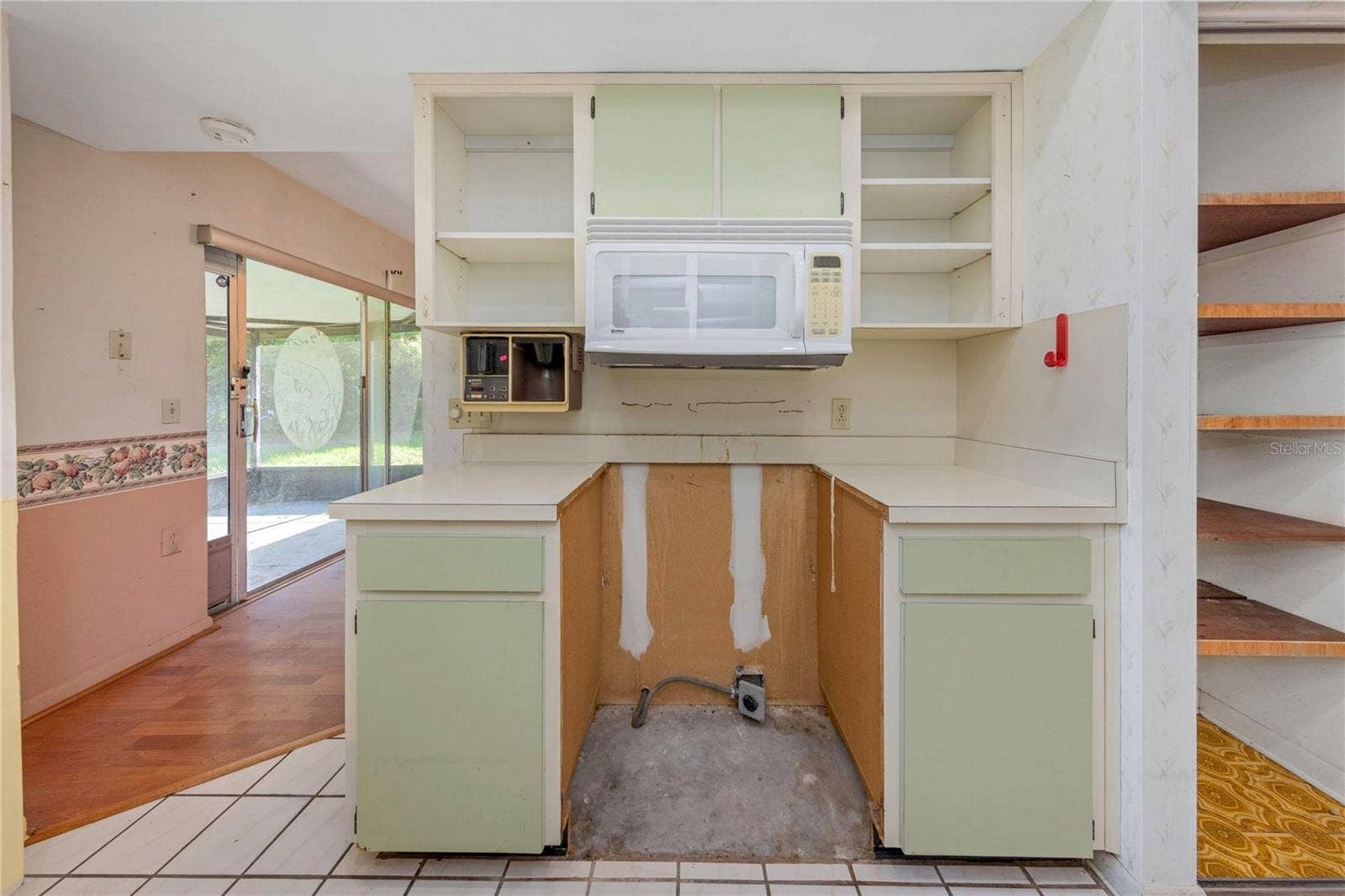 406 DEWOLF ROAD, Brandon, FL 33511 Kitchen - Right View