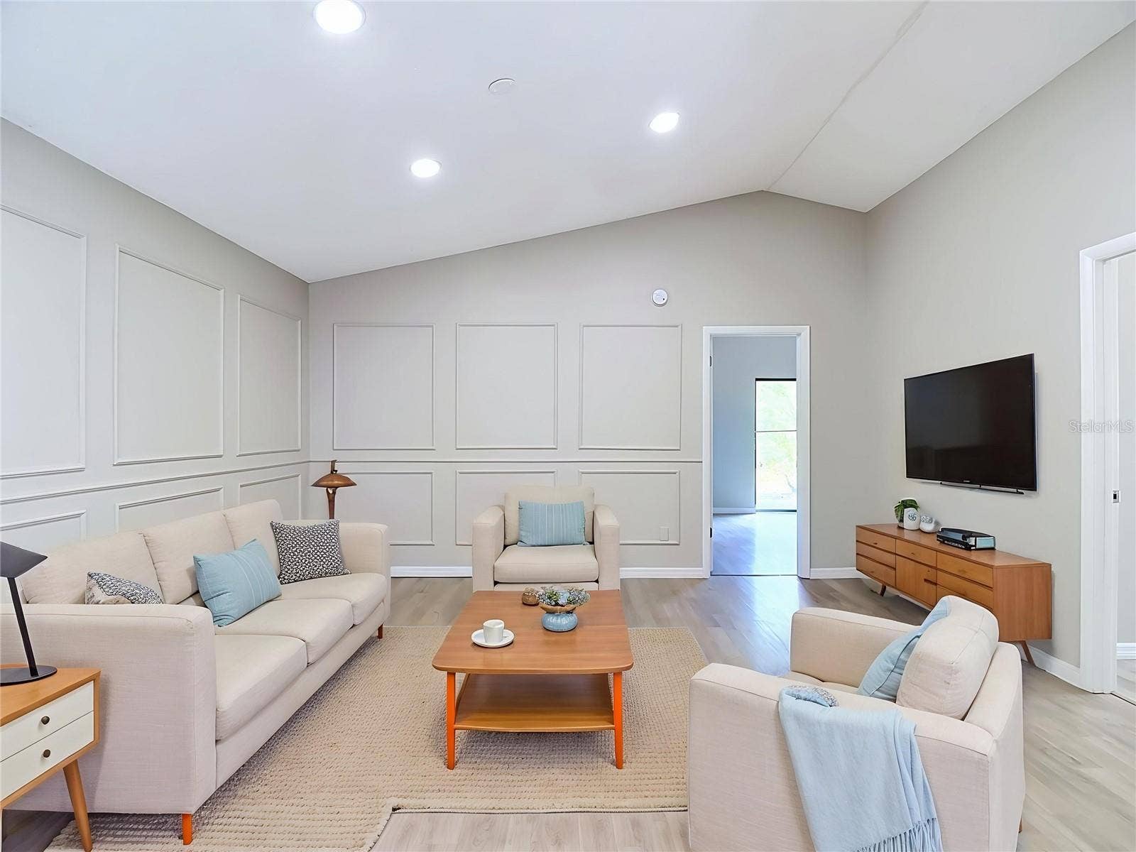 1960 GREGORY DRIVE, Tampa, FL 33613 1960 GREGORY DRIVE, Tampa, FL 33613