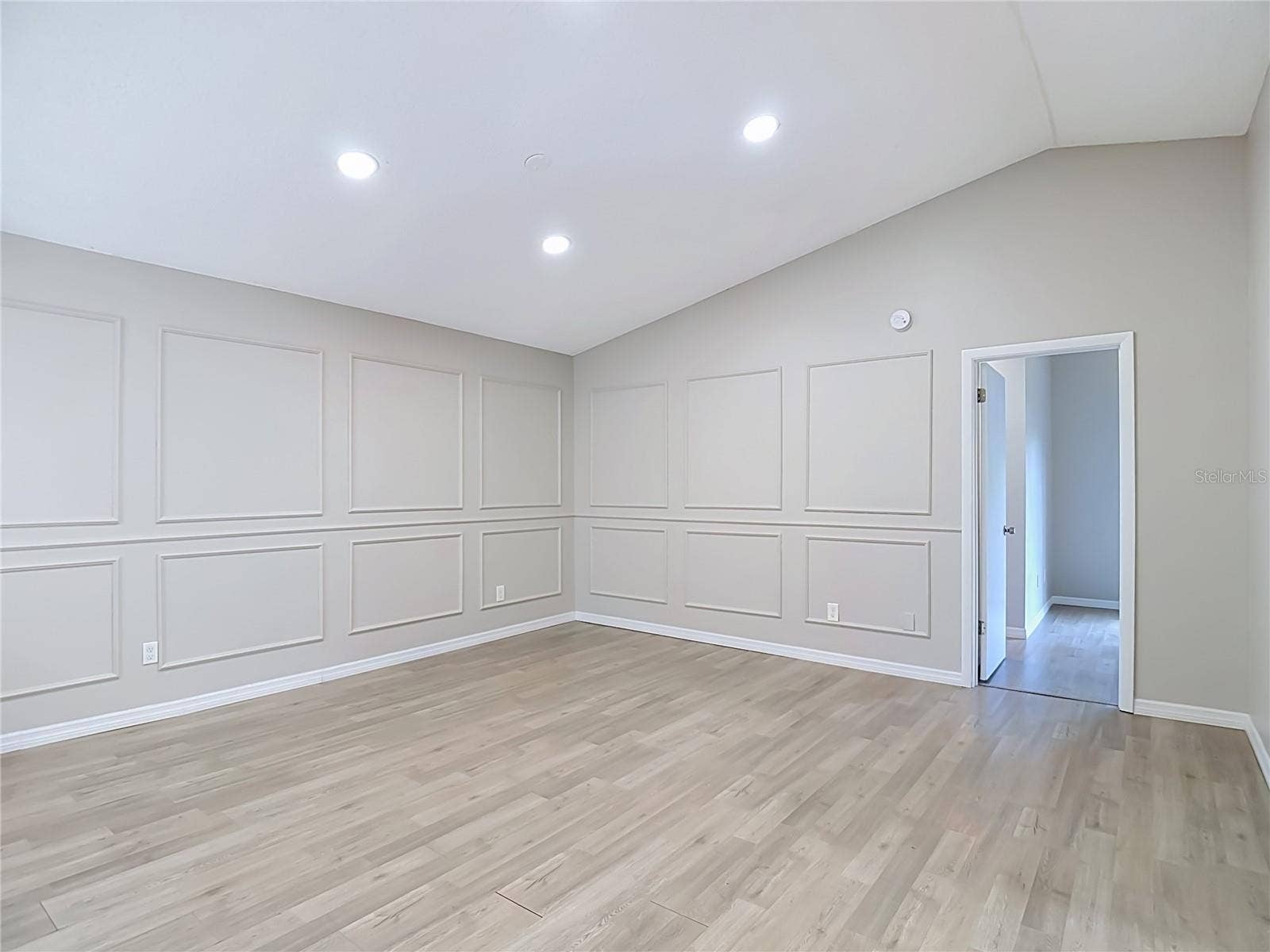 1960 GREGORY DRIVE, Tampa, FL 33613 1960 GREGORY DRIVE, Tampa, FL 33613