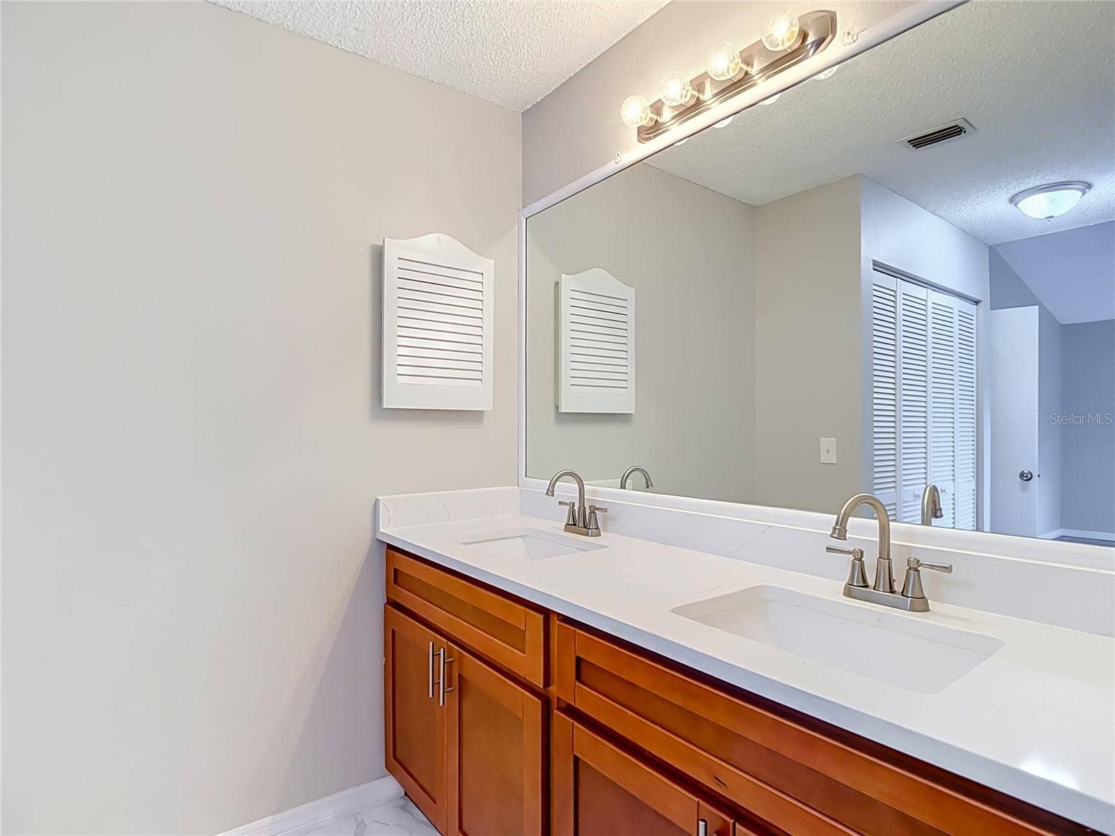 1960 GREGORY DRIVE, Tampa, FL 33613 1960 GREGORY DRIVE, Tampa, FL 33613