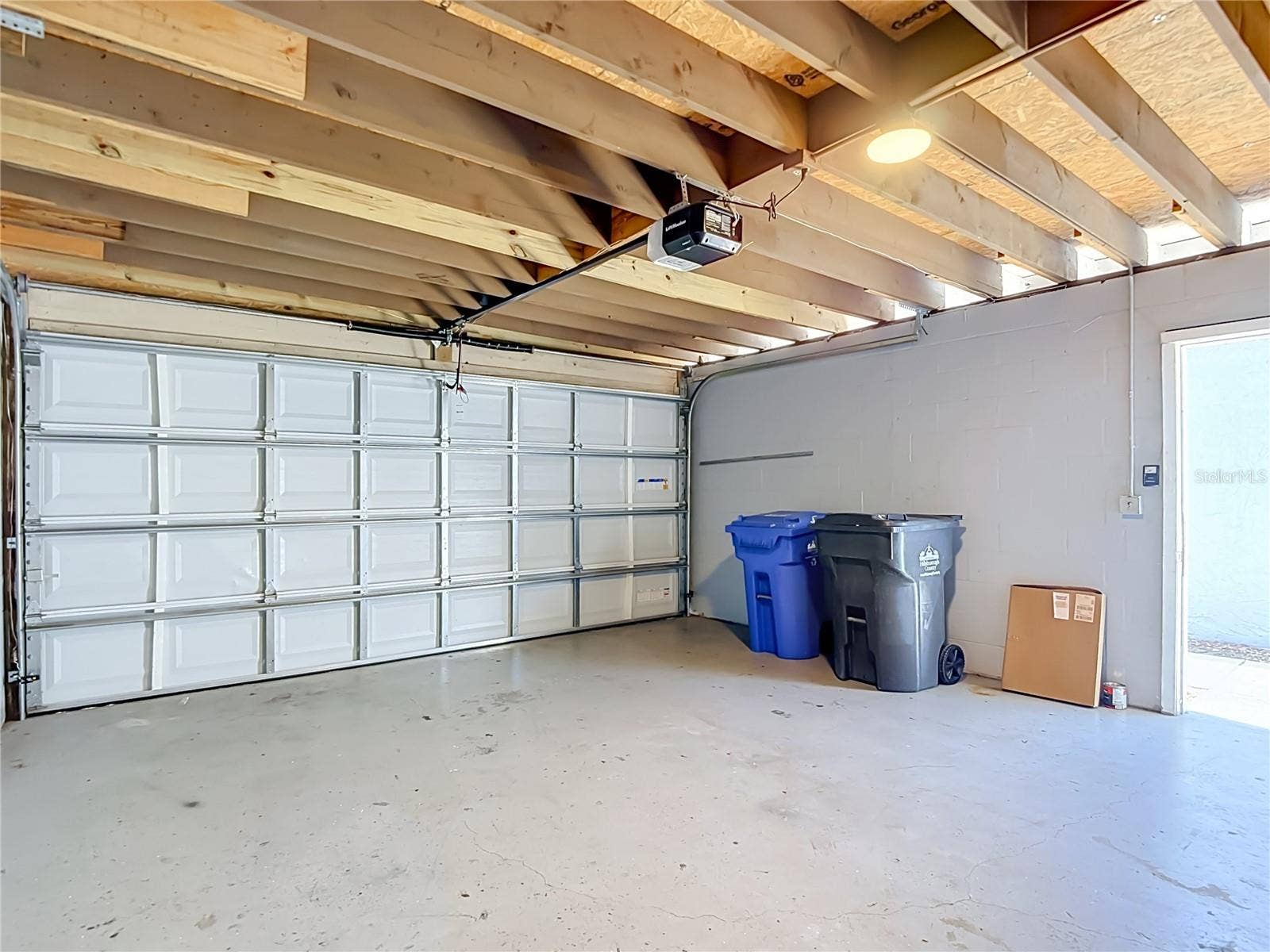 1960 GREGORY DRIVE, Tampa, FL 33613 1960 GREGORY DRIVE, Tampa, FL 33613