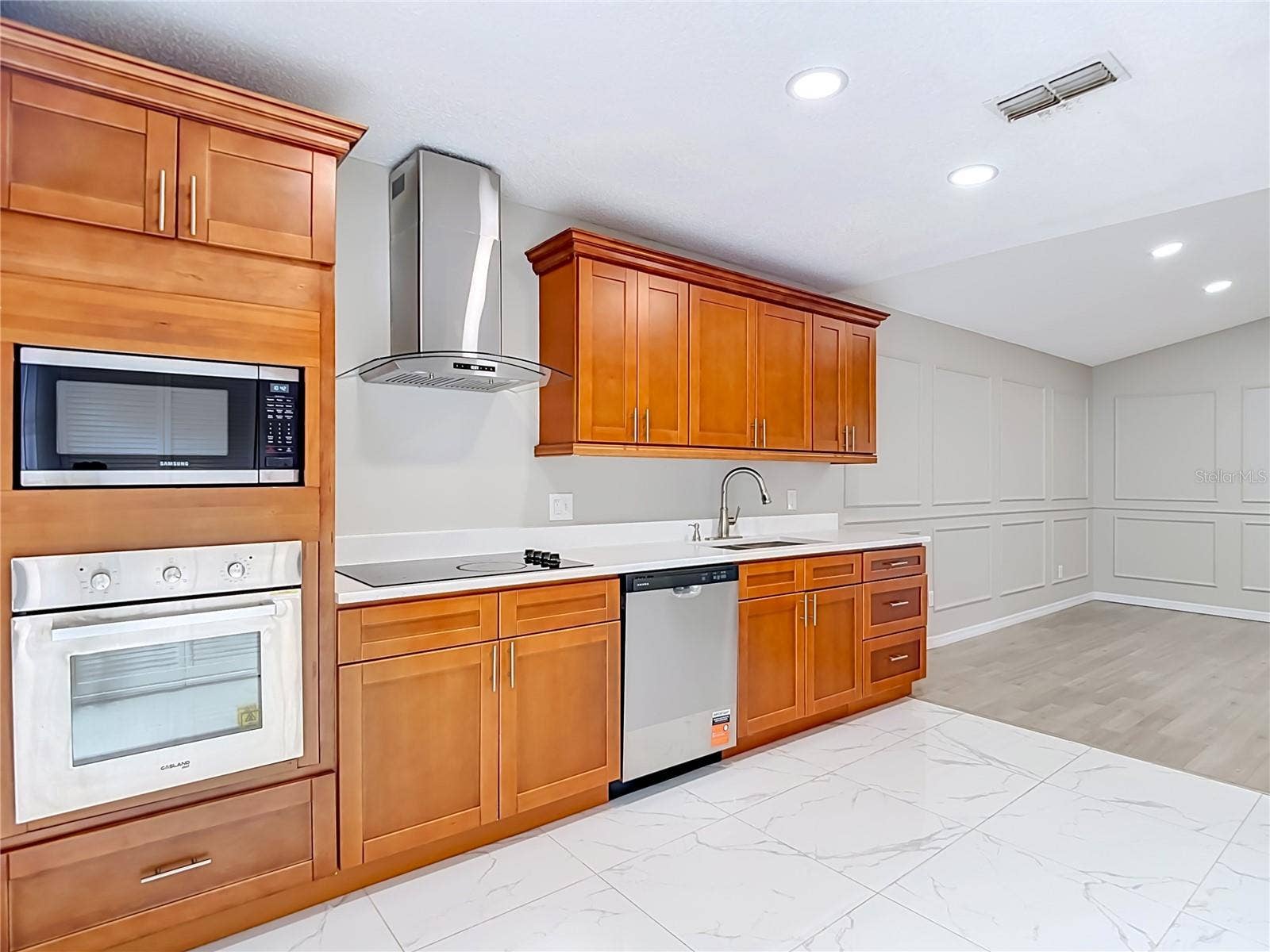 1960 GREGORY DRIVE, Tampa, FL 33613 1960 GREGORY DRIVE, Tampa, FL 33613