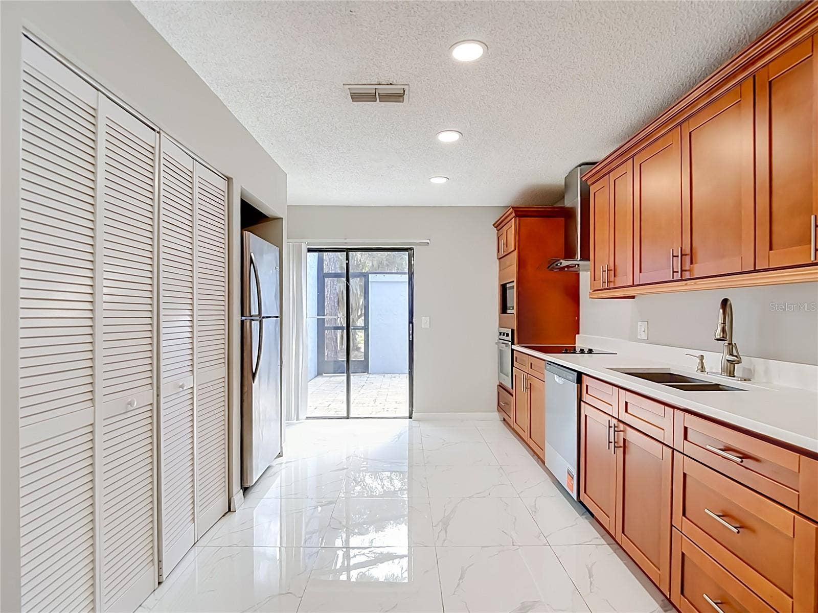 1960 GREGORY DRIVE, Tampa, FL 33613 1960 GREGORY DRIVE, Tampa, FL 33613