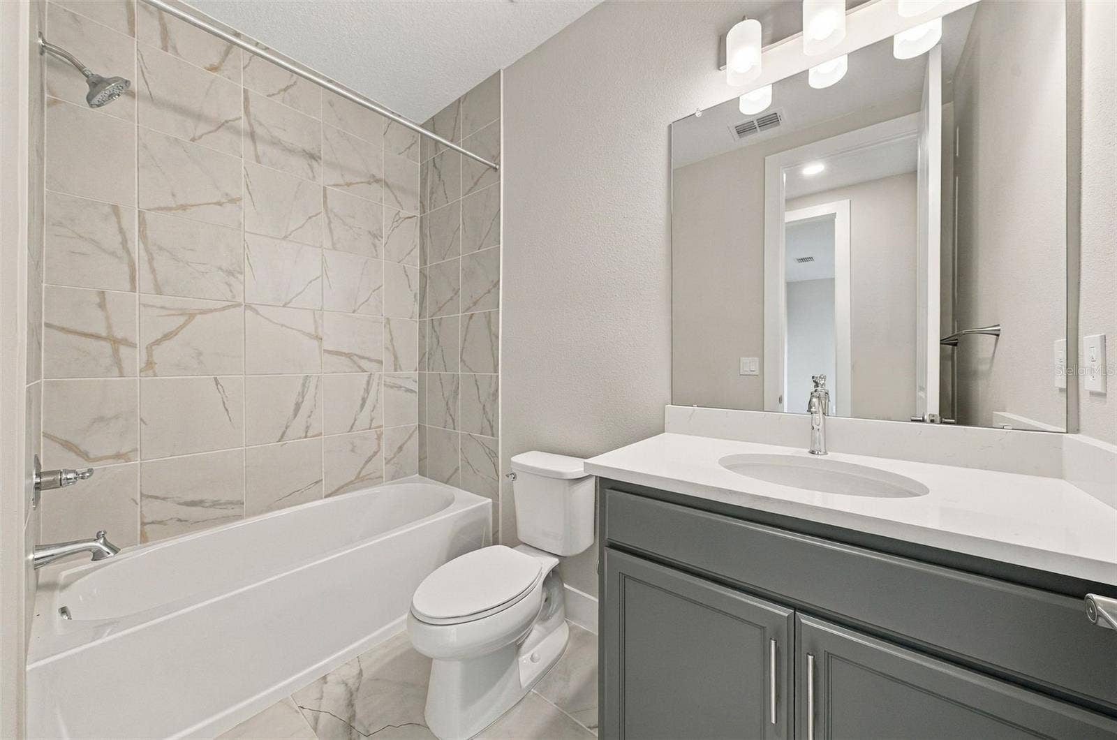 31881 OYSTER PIER COURT, Wesley Chapel, FL 33545 2nd Floor Full Bathroom