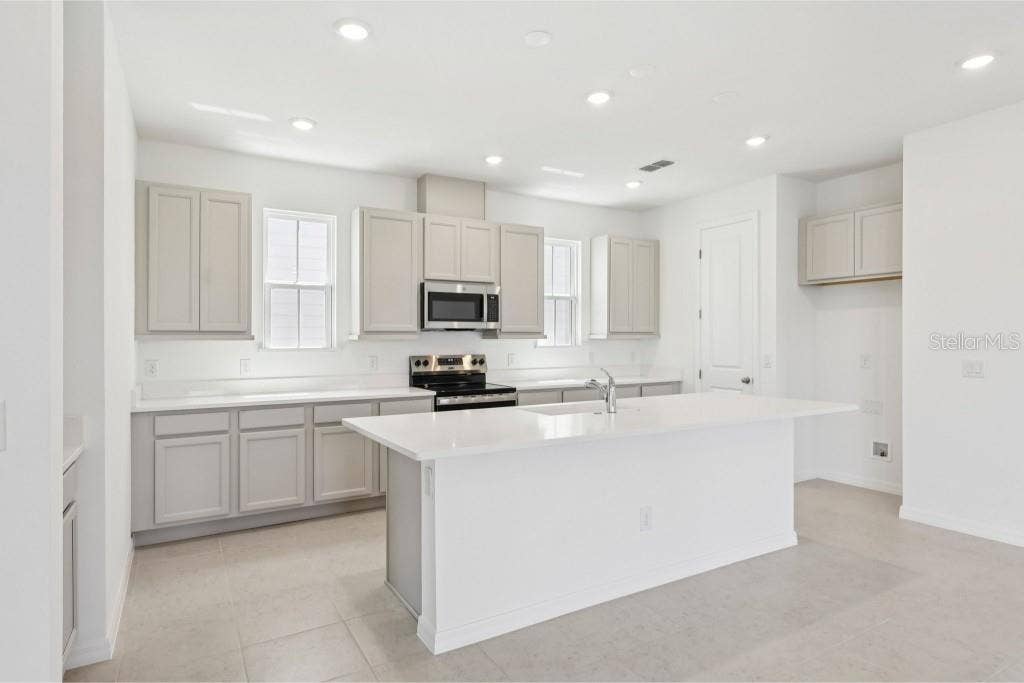 6670 TENTPEG TRAIL, St Cloud, FL 34771 6670 TENTPEG TRAIL, St Cloud, FL 34771