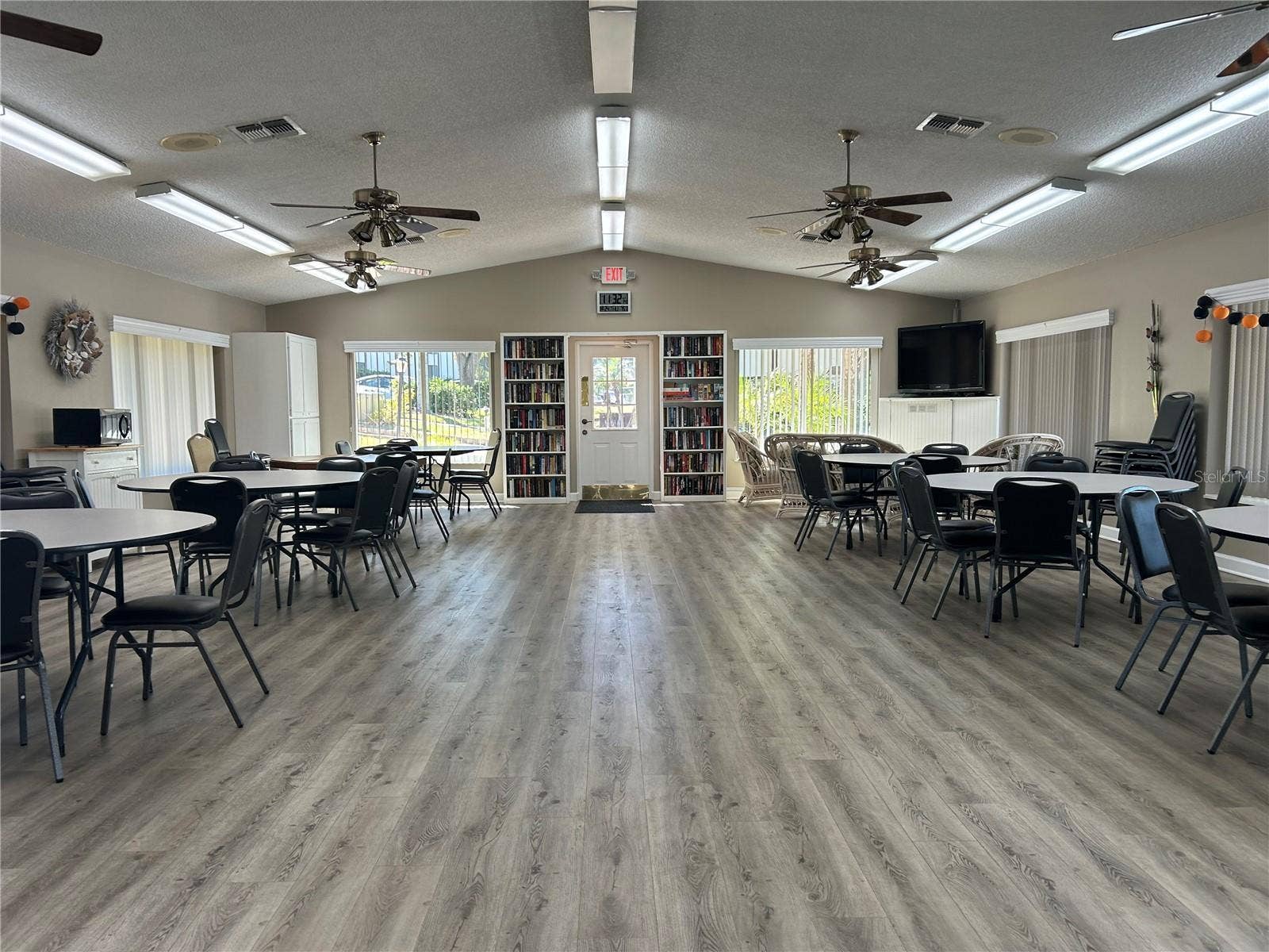 2600 PINE RIDGE WAY S, #B2, Palm Harbor, FL 34684 Clubhouse opposite the main entrance