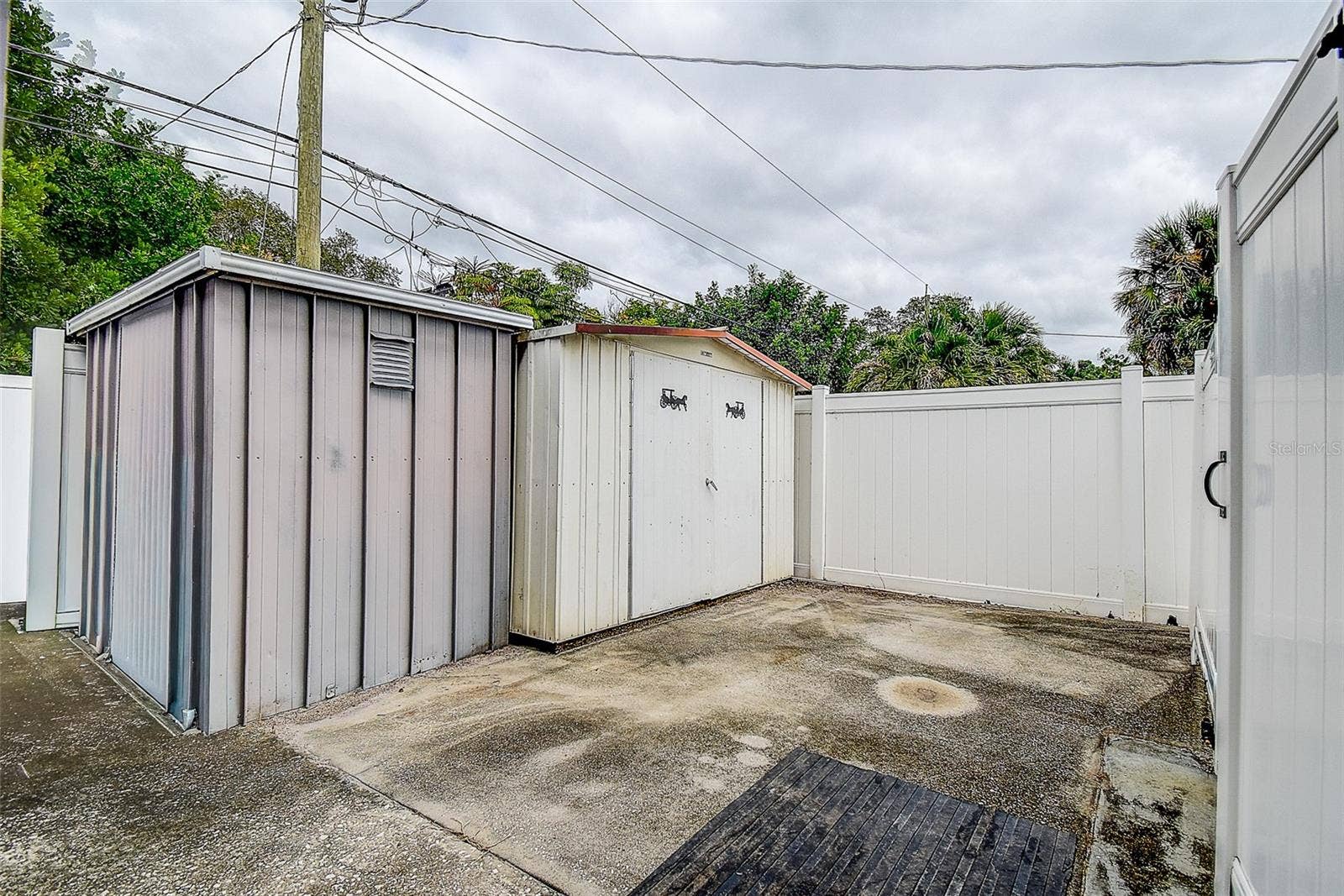 2 Storage Sheds
