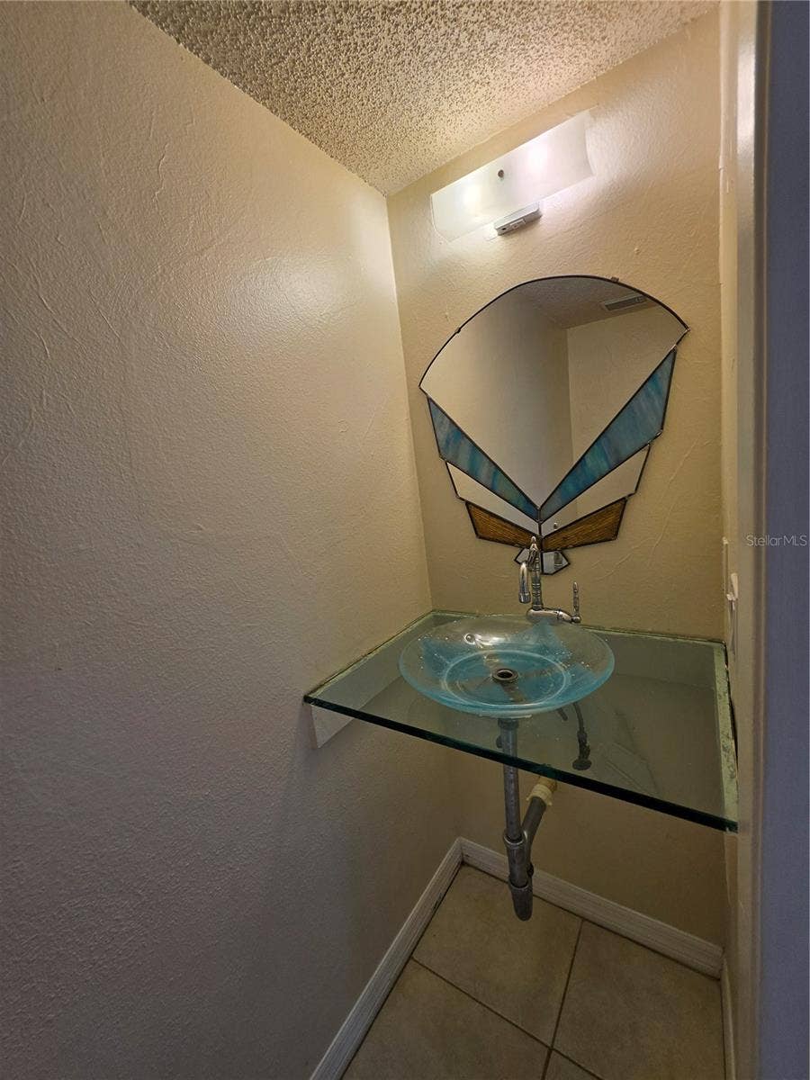 3321 W WYOMING CIRCLE, Tampa, FL 33611