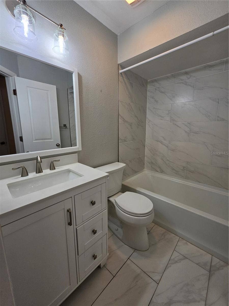 3321 W WYOMING CIRCLE, Tampa, FL 33611