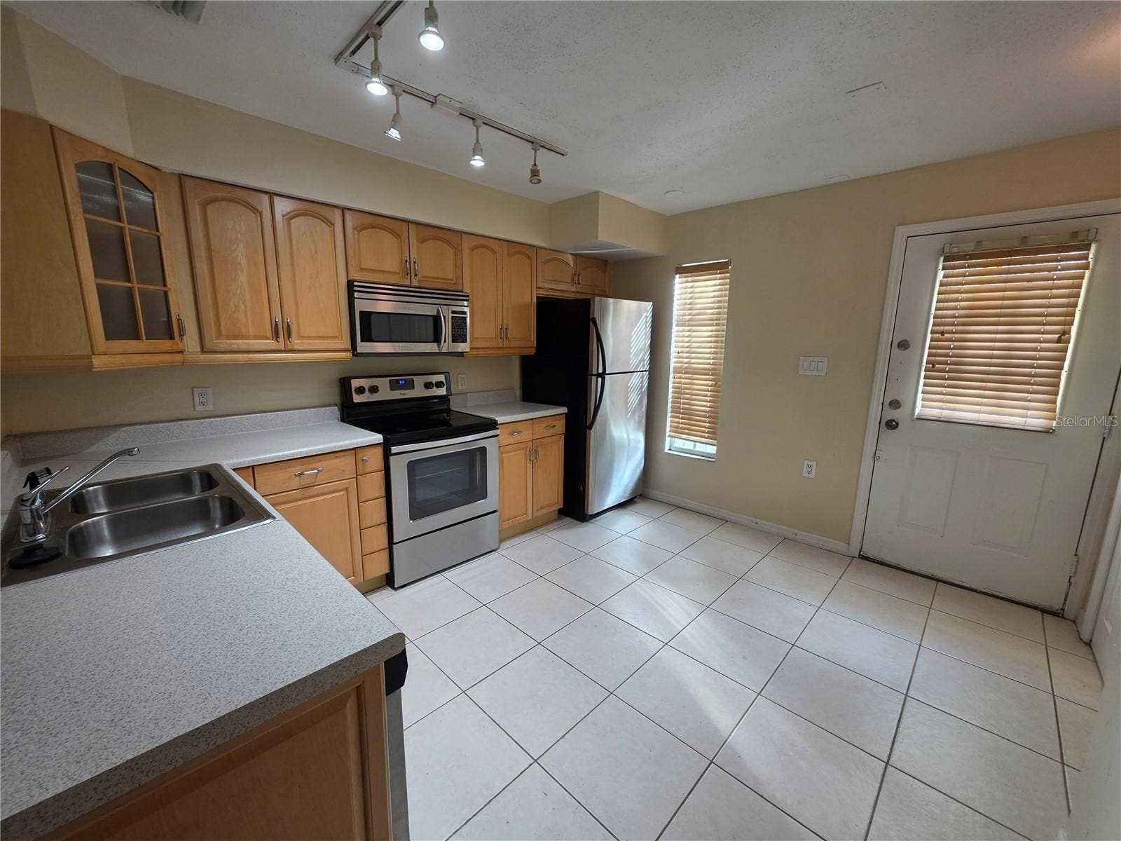 3321 W WYOMING CIRCLE, Tampa, FL 33611