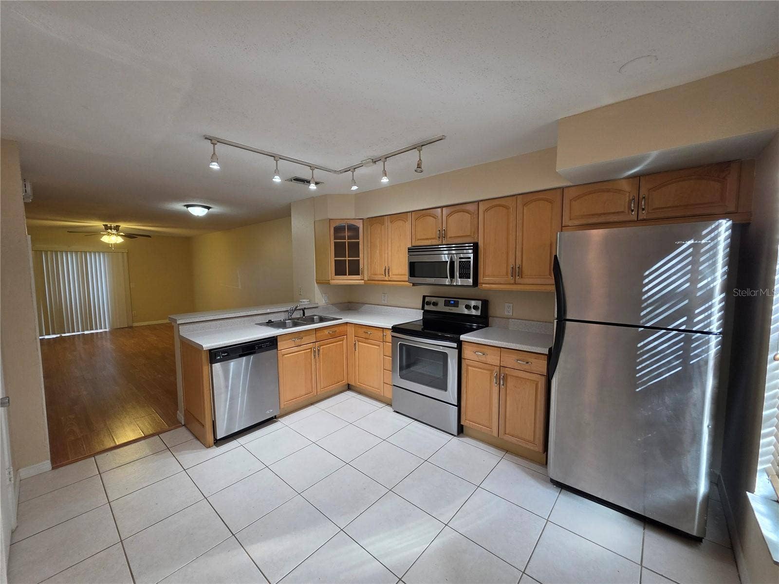 3321 W WYOMING CIRCLE, Tampa, FL 33611