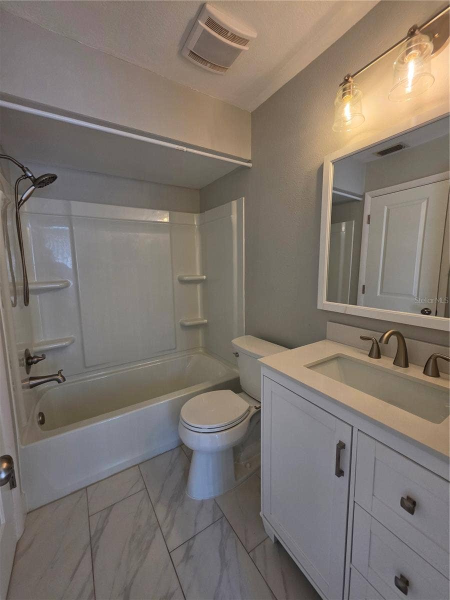 3321 W WYOMING CIRCLE, Tampa, FL 33611