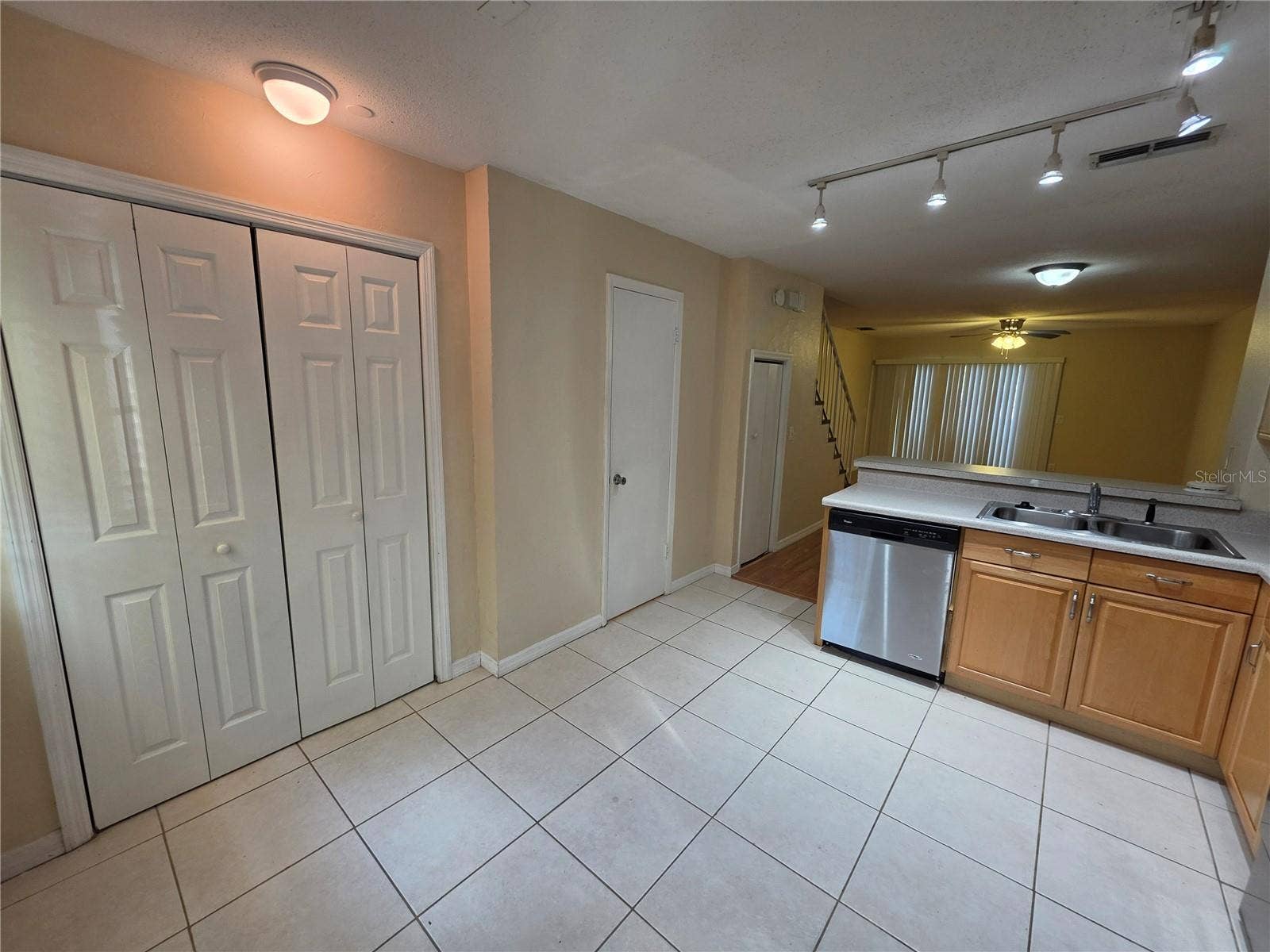 3321 W WYOMING CIRCLE, Tampa, FL 33611