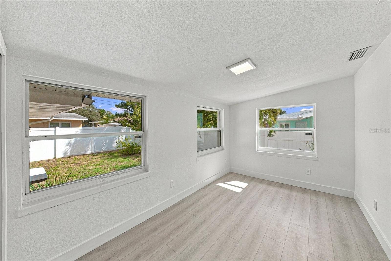 1302 ROBIN ROAD S, St Petersburg, FL 33707 1302 ROBIN ROAD S, St Petersburg, FL 33707