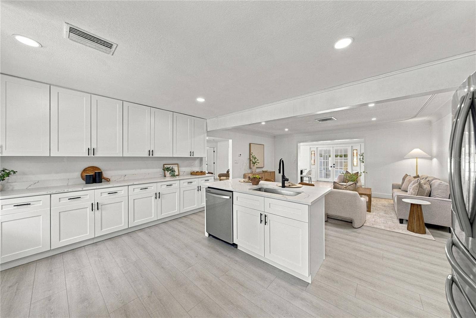 1302 ROBIN ROAD S, St Petersburg, FL 33707 1302 ROBIN ROAD S, St Petersburg, FL 33707