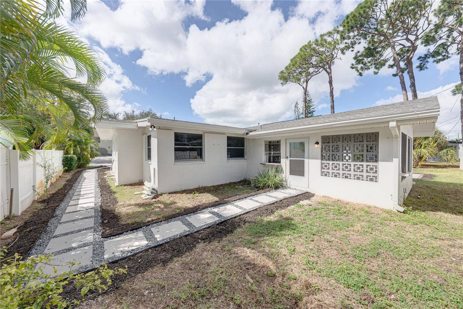 1302 ROBIN ROAD S, St Petersburg, FL 33707 1302 ROBIN ROAD S, St Petersburg, FL 33707