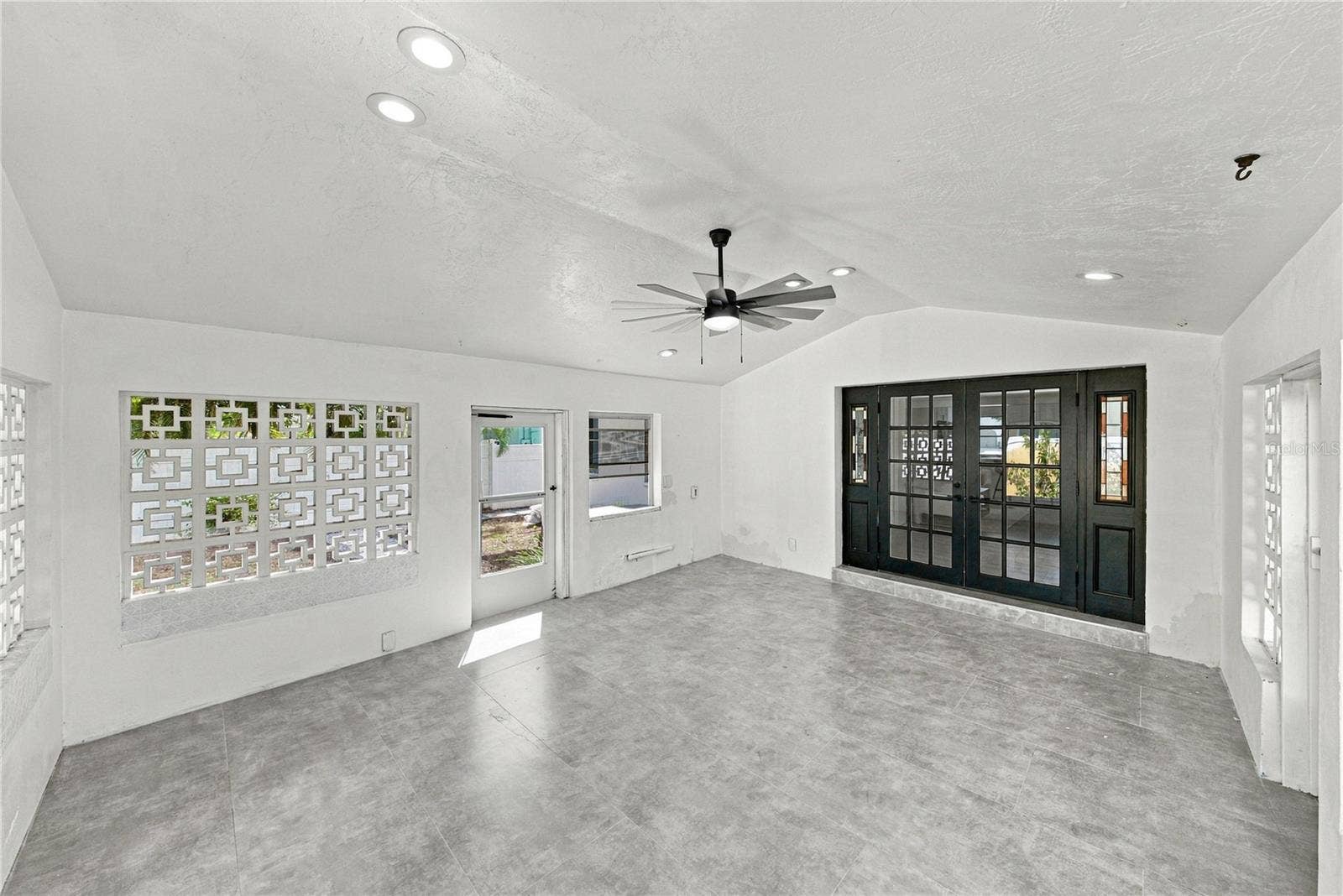1302 ROBIN ROAD S, St Petersburg, FL 33707 1302 ROBIN ROAD S, St Petersburg, FL 33707