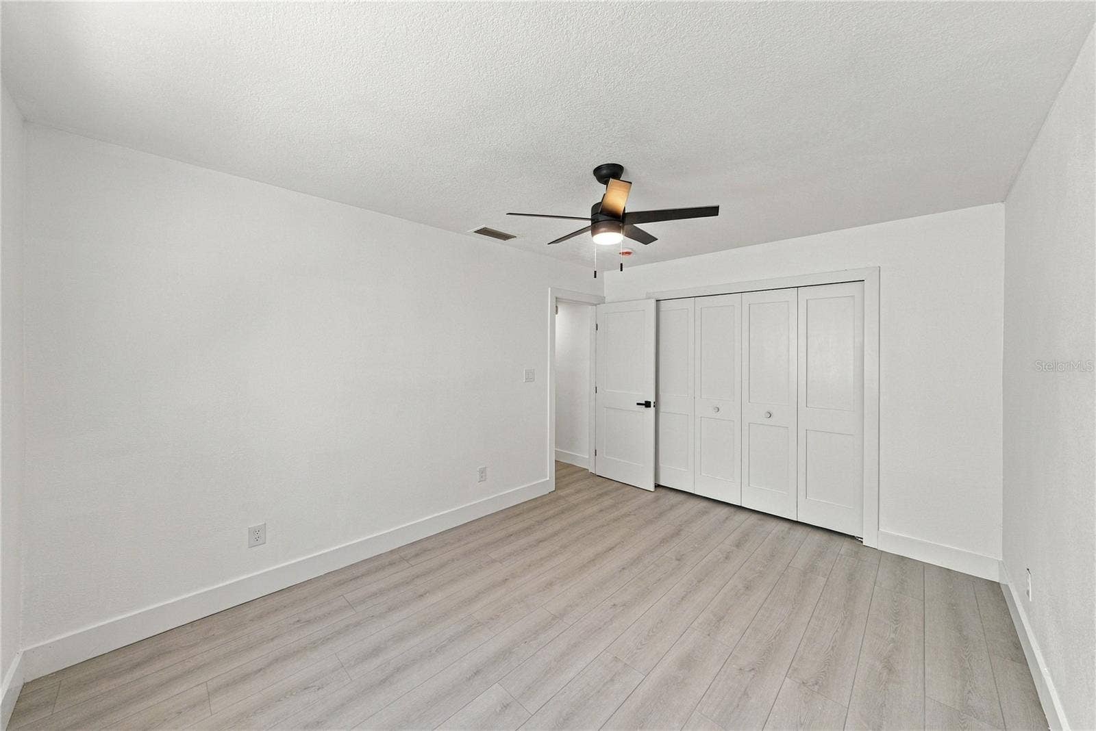 1302 ROBIN ROAD S, St Petersburg, FL 33707 1302 ROBIN ROAD S, St Petersburg, FL 33707