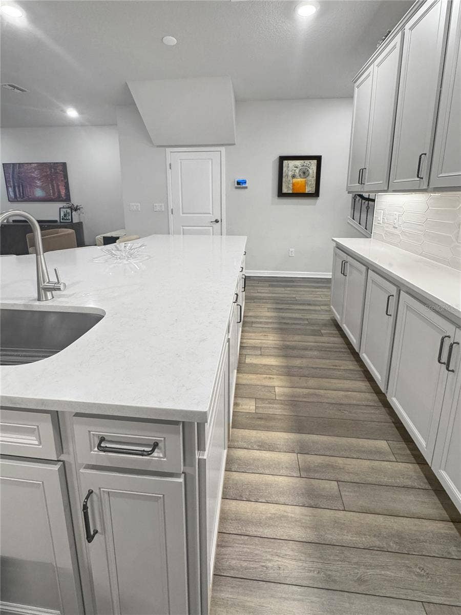 11232 BEACH WALK WAY NE, St Petersburg, FL 33716 kitchen