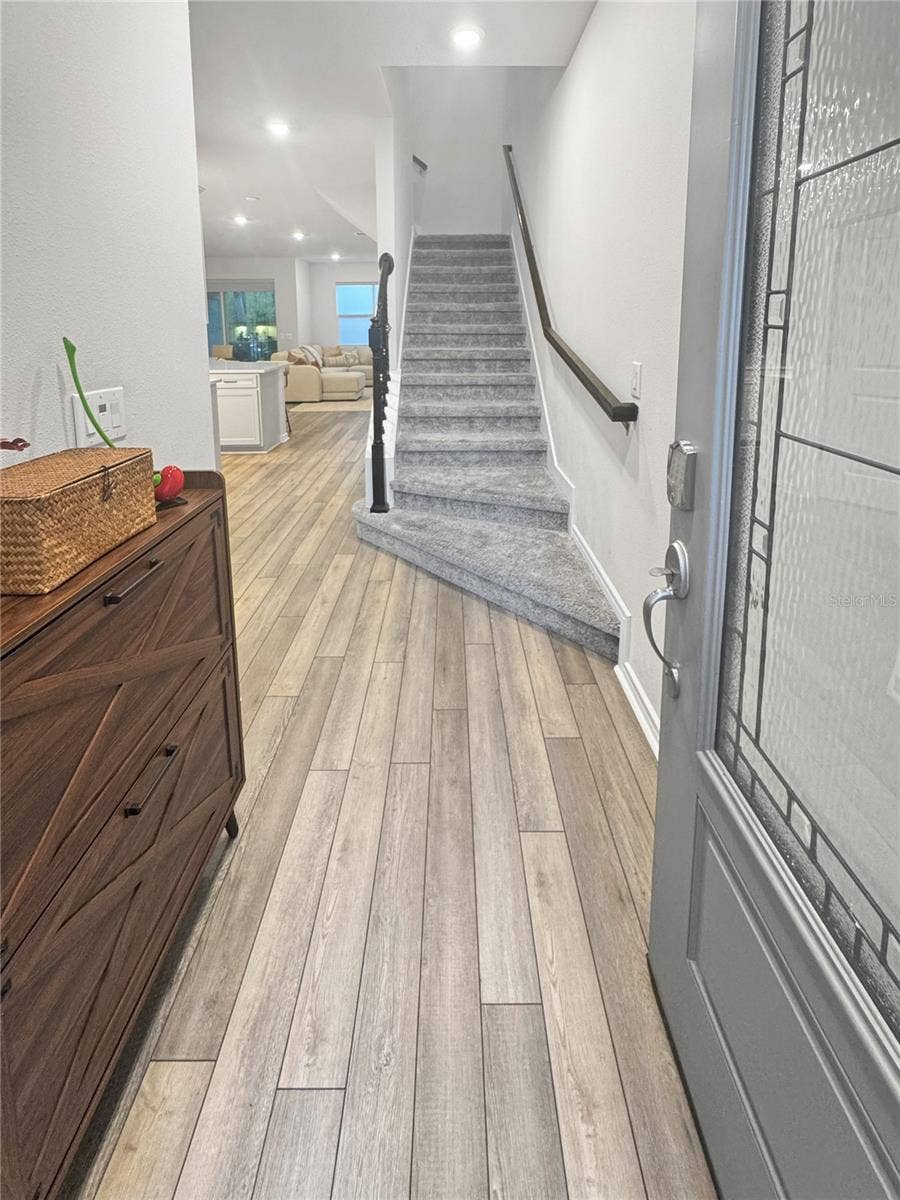 11232 BEACH WALK WAY NE, St Petersburg, FL 33716 foyer