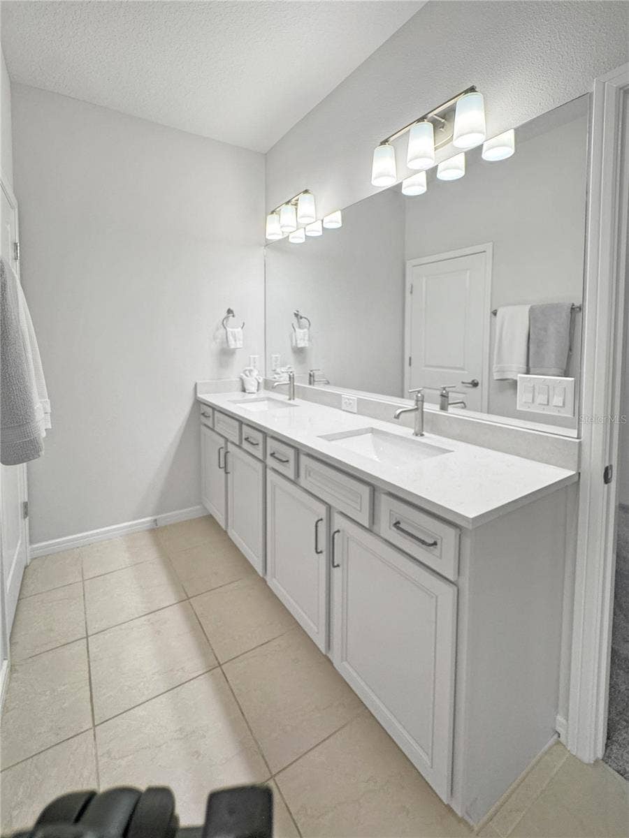 11232 BEACH WALK WAY NE, St Petersburg, FL 33716 master bath