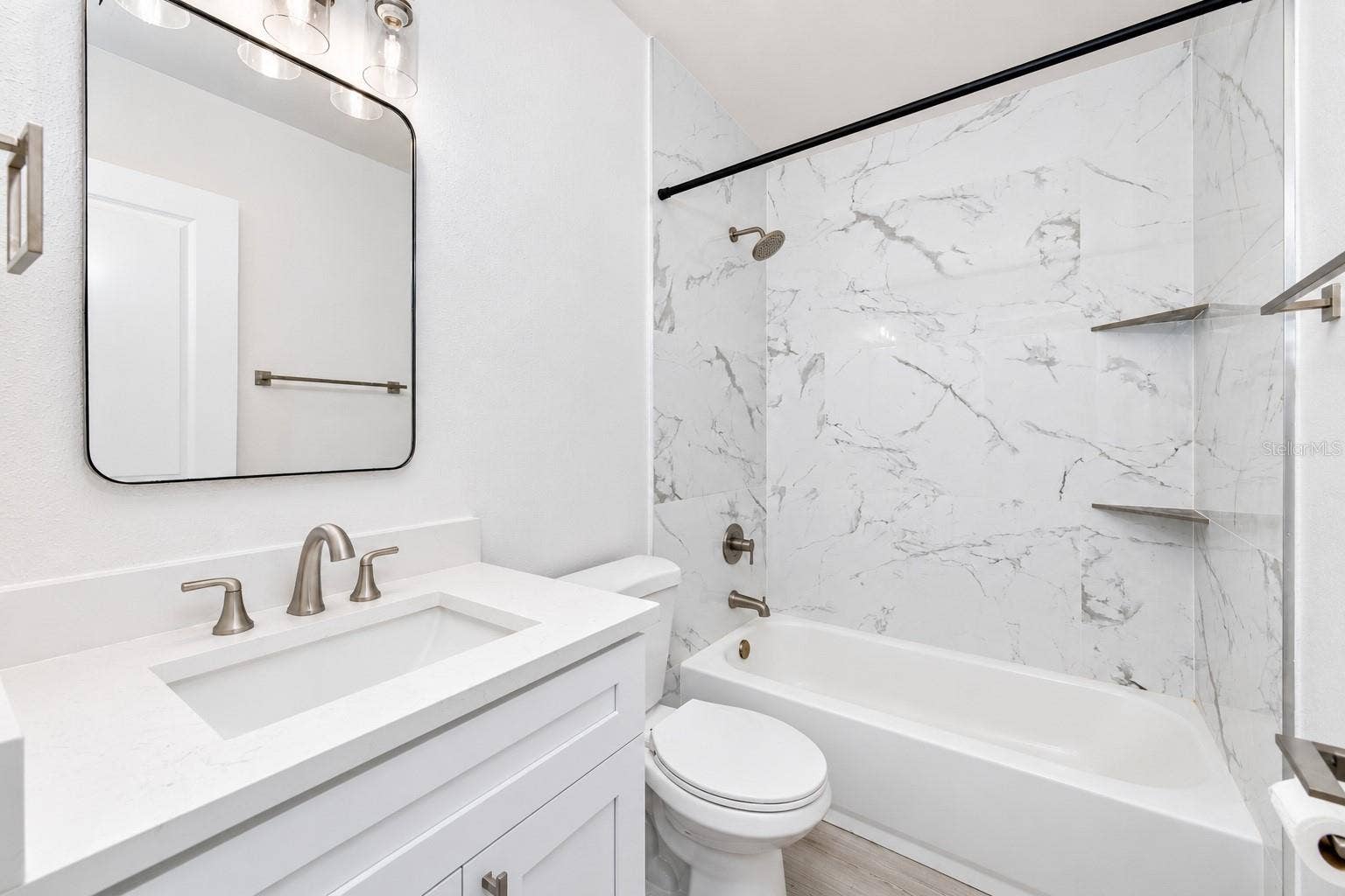 3277 HIBISCUS DRIVE, Palm Harbor, FL 34684 Guest bathroom.