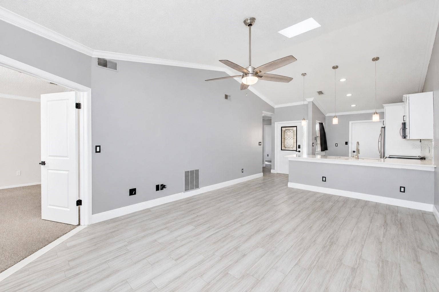 3277 HIBISCUS DRIVE, Palm Harbor, FL 34684 Livingroom.