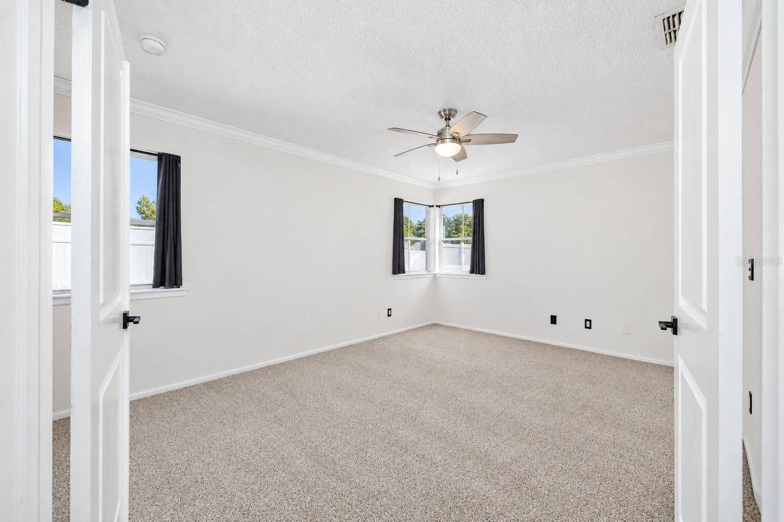 3277 HIBISCUS DRIVE, Palm Harbor, FL 34684 Primary bedroom.