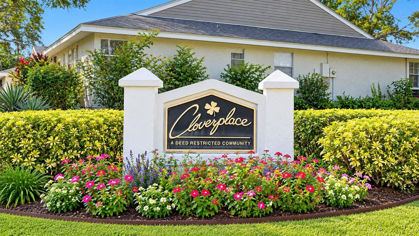 3277 HIBISCUS DRIVE, Palm Harbor, FL 34684 Cloverplace entance.