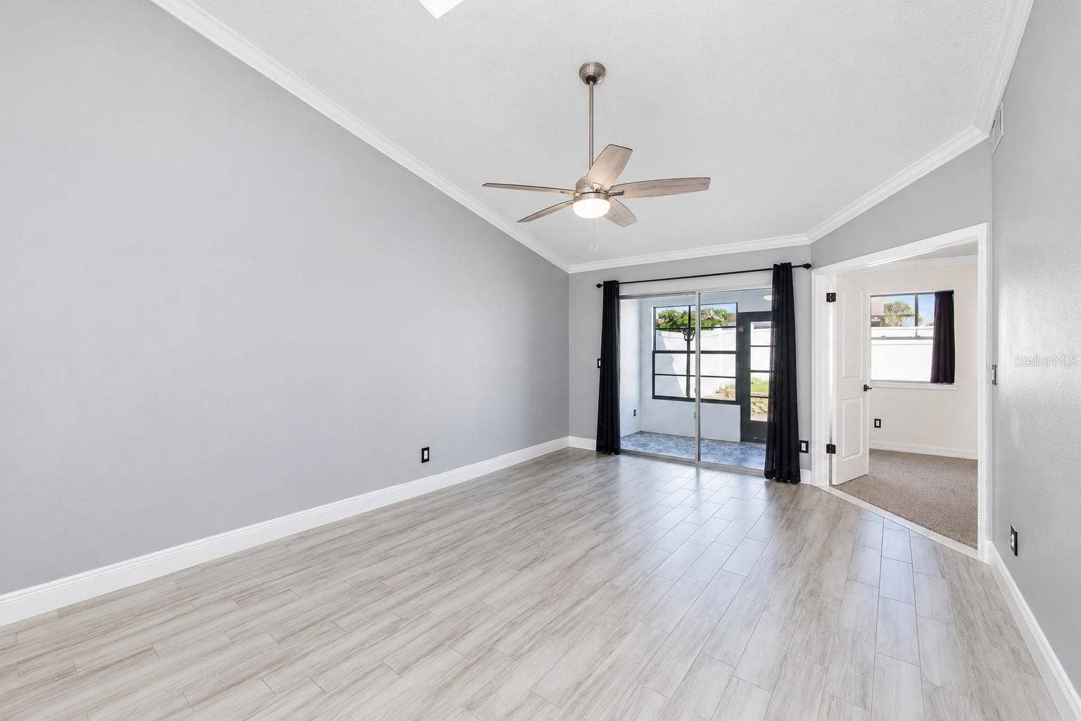 3277 HIBISCUS DRIVE, Palm Harbor, FL 34684 Livingroom.