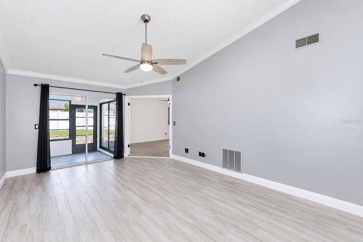 3277 HIBISCUS DRIVE, Palm Harbor, FL 34684 Livingroom.