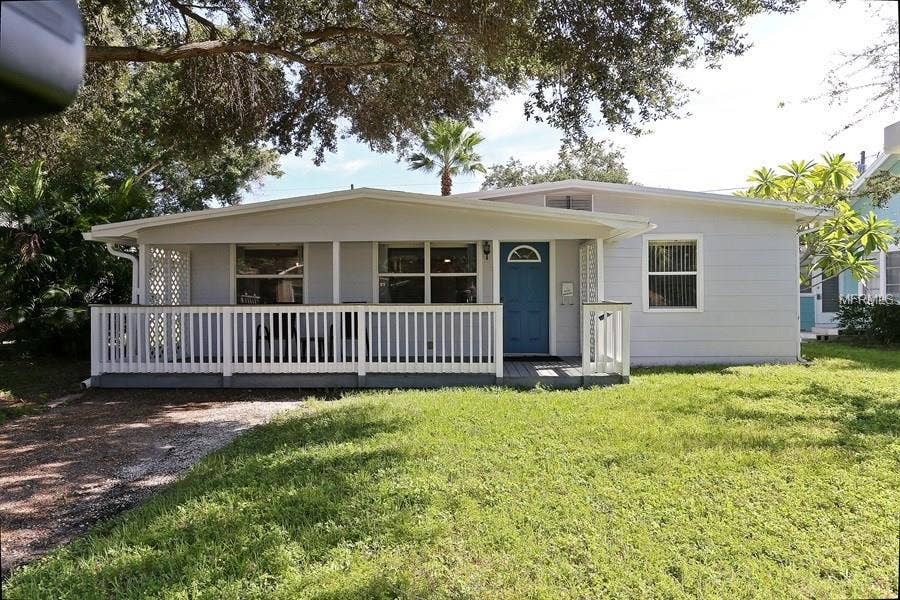 6737 LIVINGSTON AVENUE N, St Petersburg, FL 33702 =