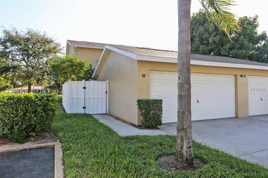 6687 CAPE HATTERAS WAY NE, #1, St Petersburg, FL 33702 =