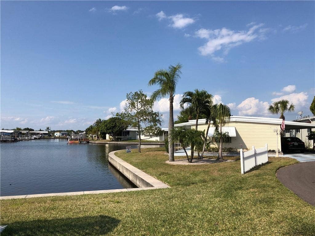301 MOUNT RICHMOND AVENUE NE, #348, St Petersburg, FL 33702 =