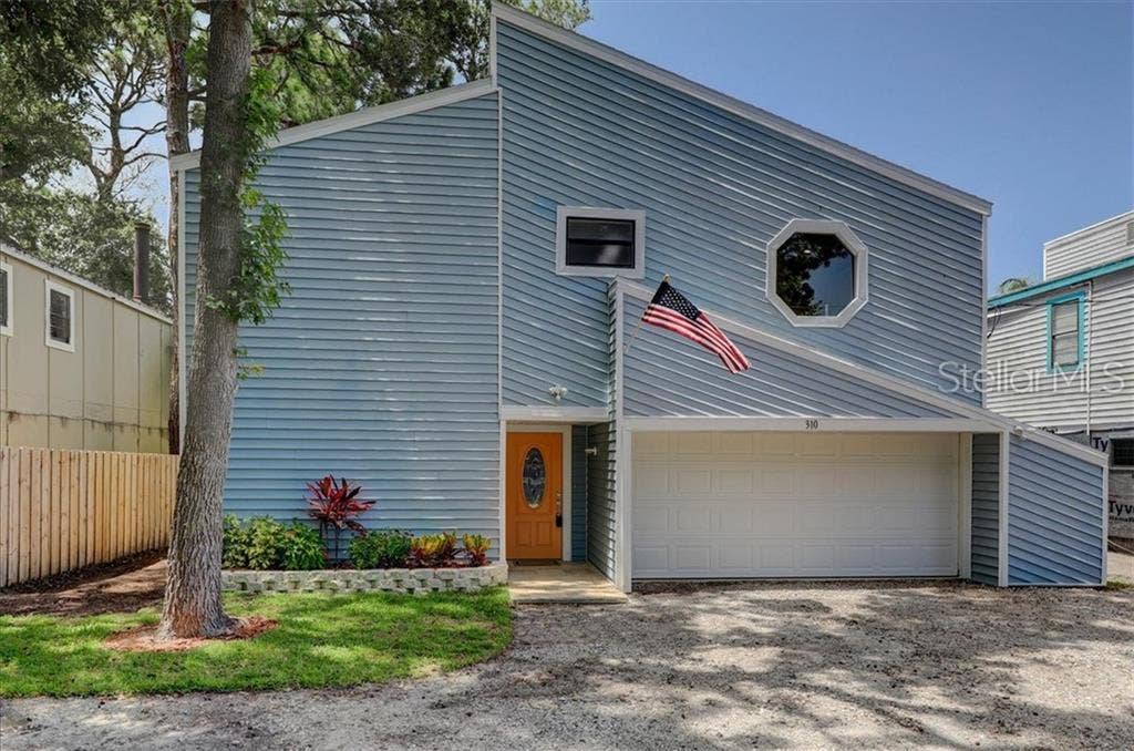 310 ONTARIO AVENUE, Crystal Beach, FL 34681 =