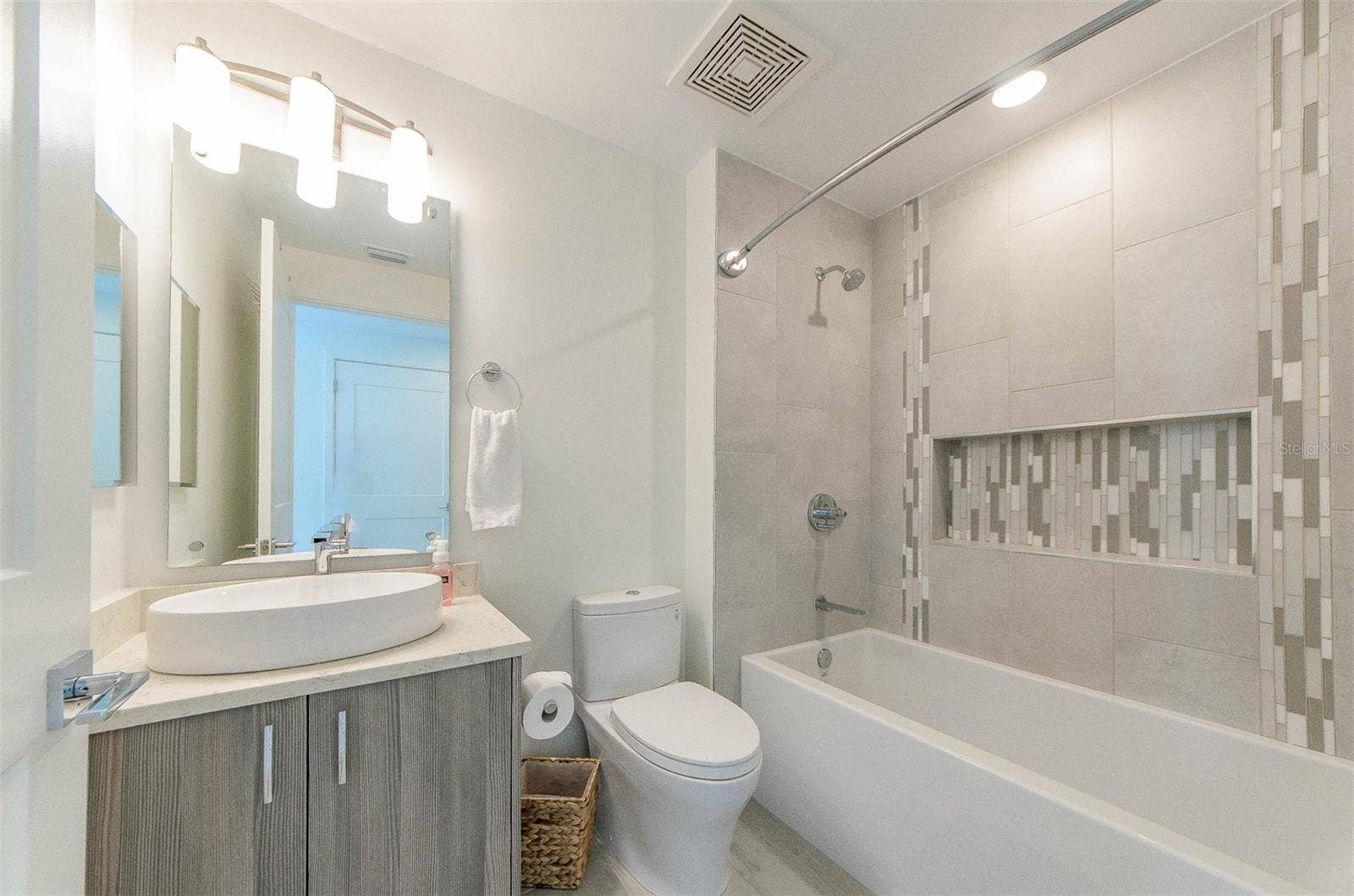 15 AVALON STREET, #702, Clearwater Beach, FL 33767 15 AVALON STREET, #702, Clearwater Beach, FL 33767