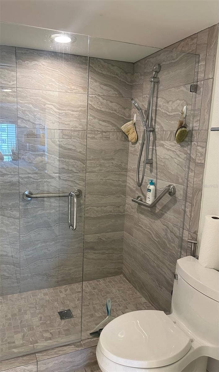 440 S GULFVIEW BOULEVARD, #1102, Clearwater, FL 33767 Primary Bedroom Bathroom
