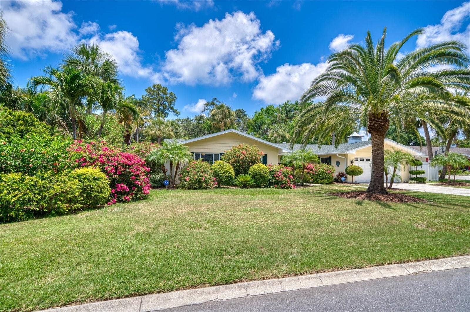 806 CAMELIA DRIVE, Largo, FL 33770 Front Exterior